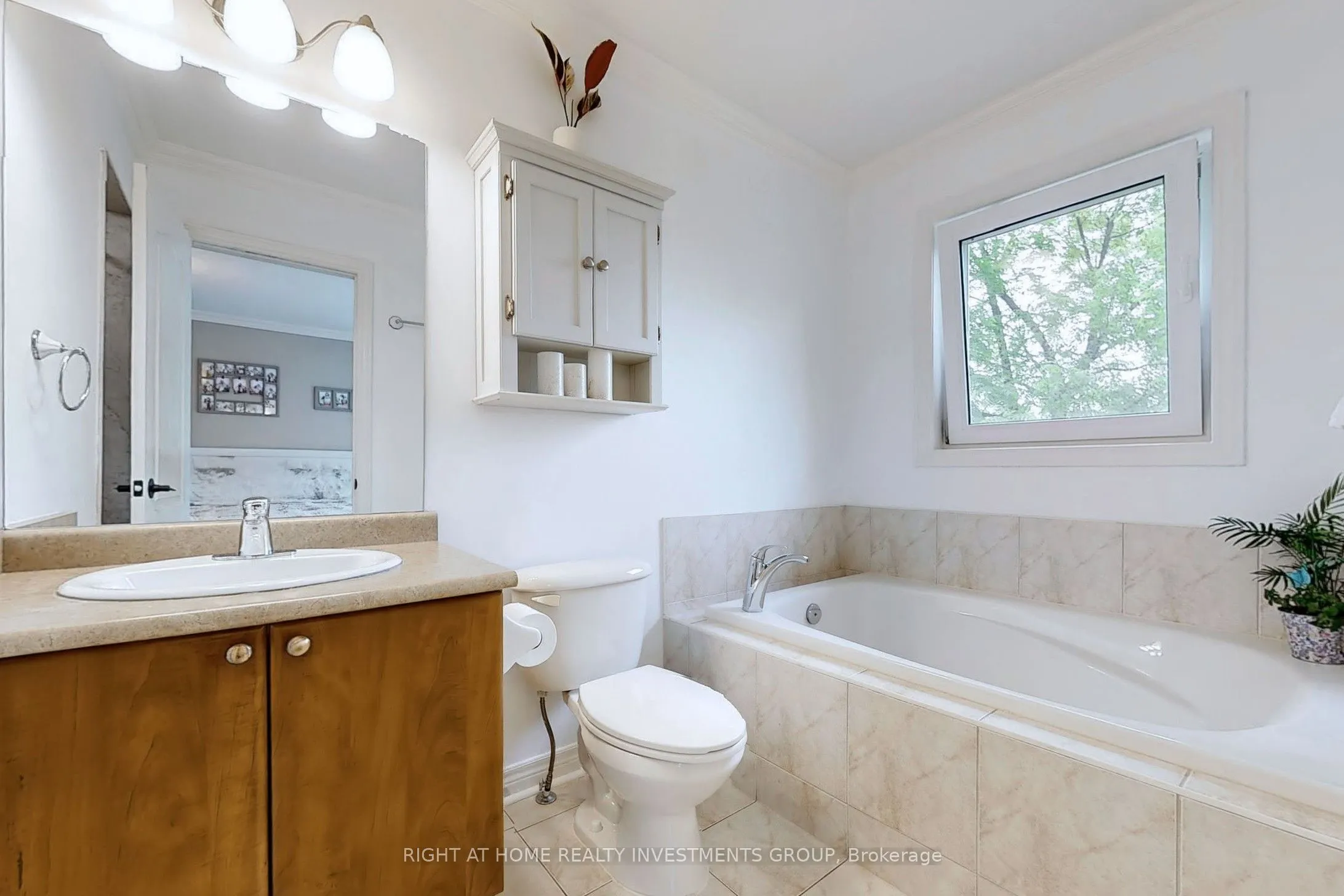 194 Tom Taylor Crescent