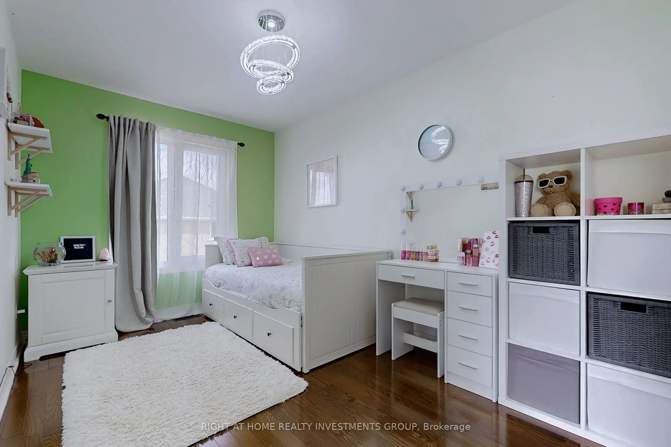 194 Tom Taylor Crescent