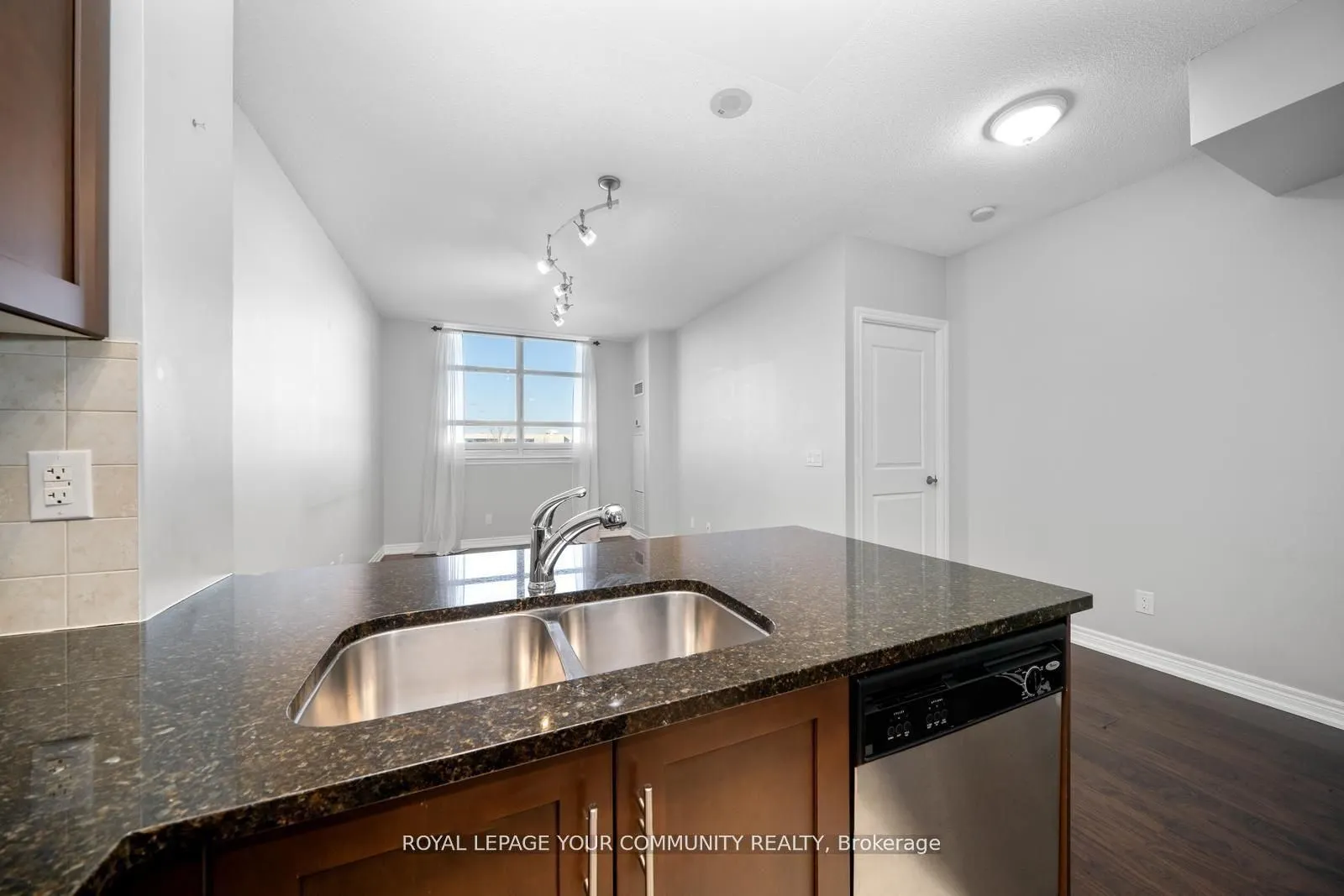 9245 Jane Street, #402