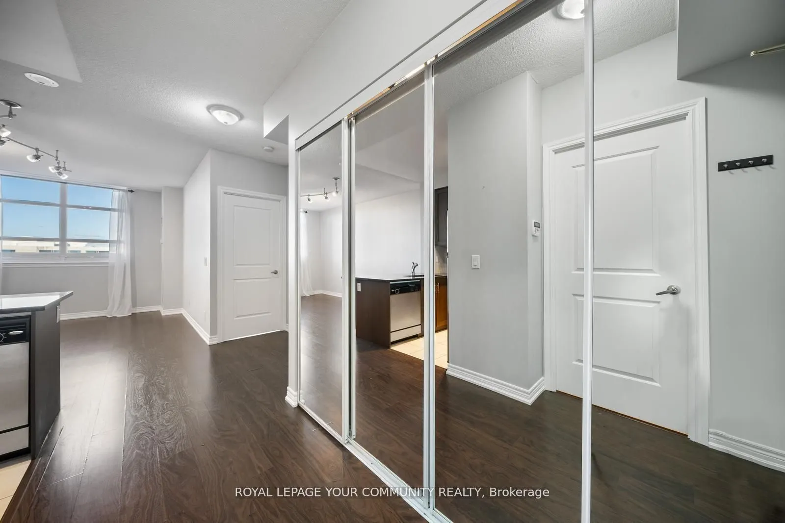 9245 Jane Street, #402