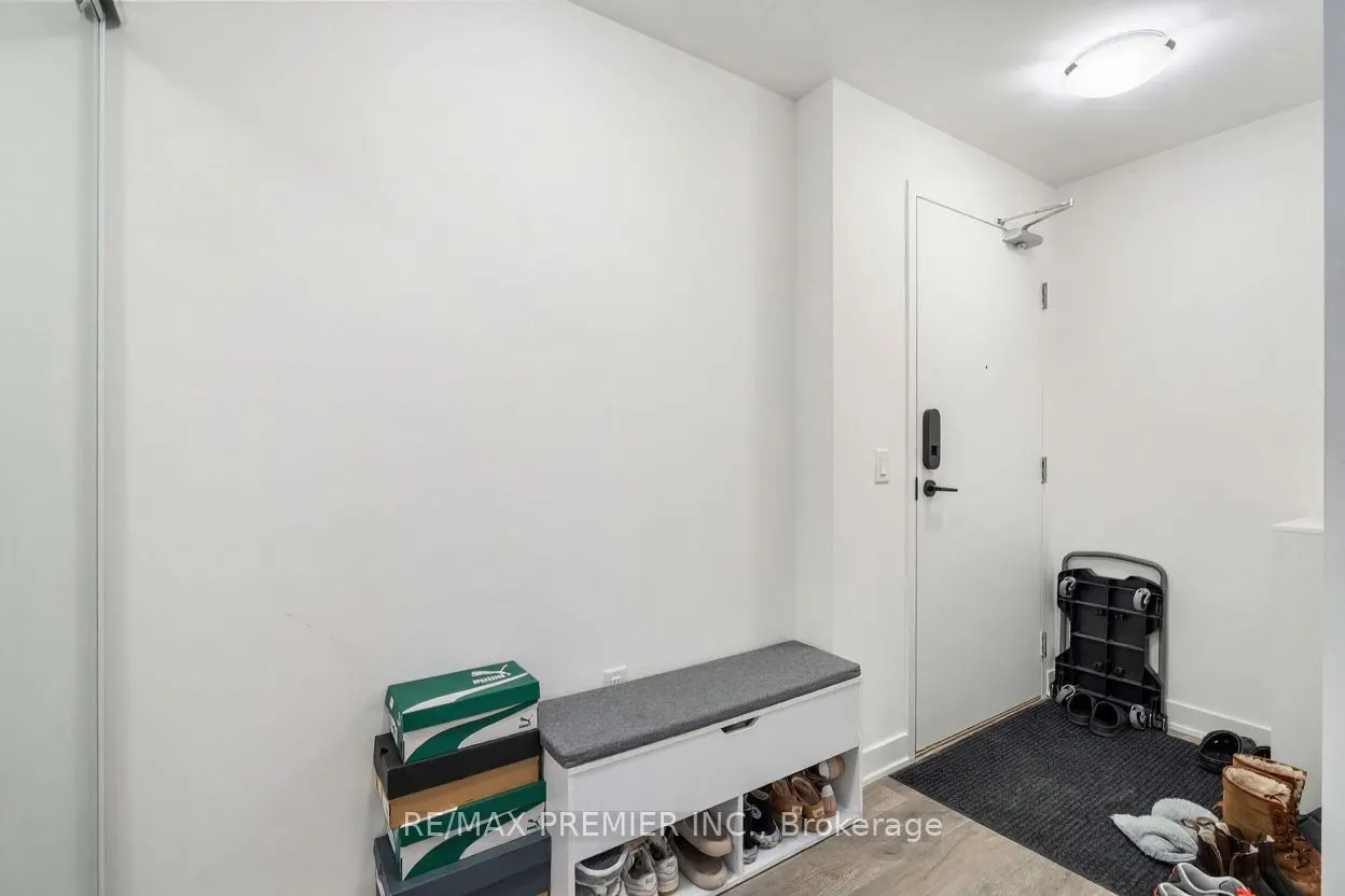 95 Oneida Crescent, #1704