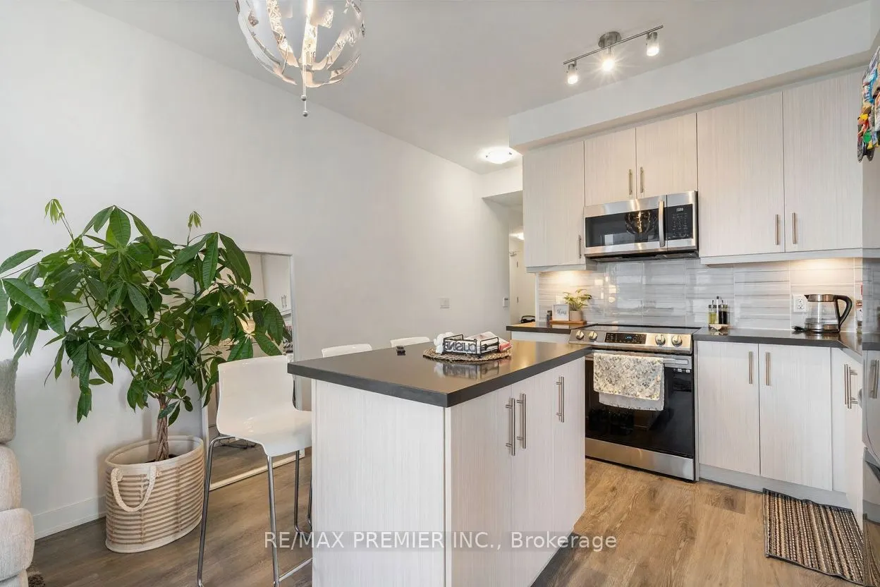 95 Oneida Crescent, #1704