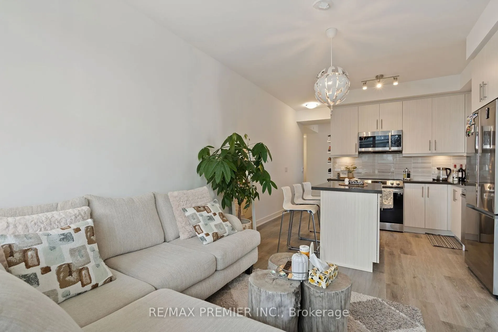 95 Oneida Crescent, #1704