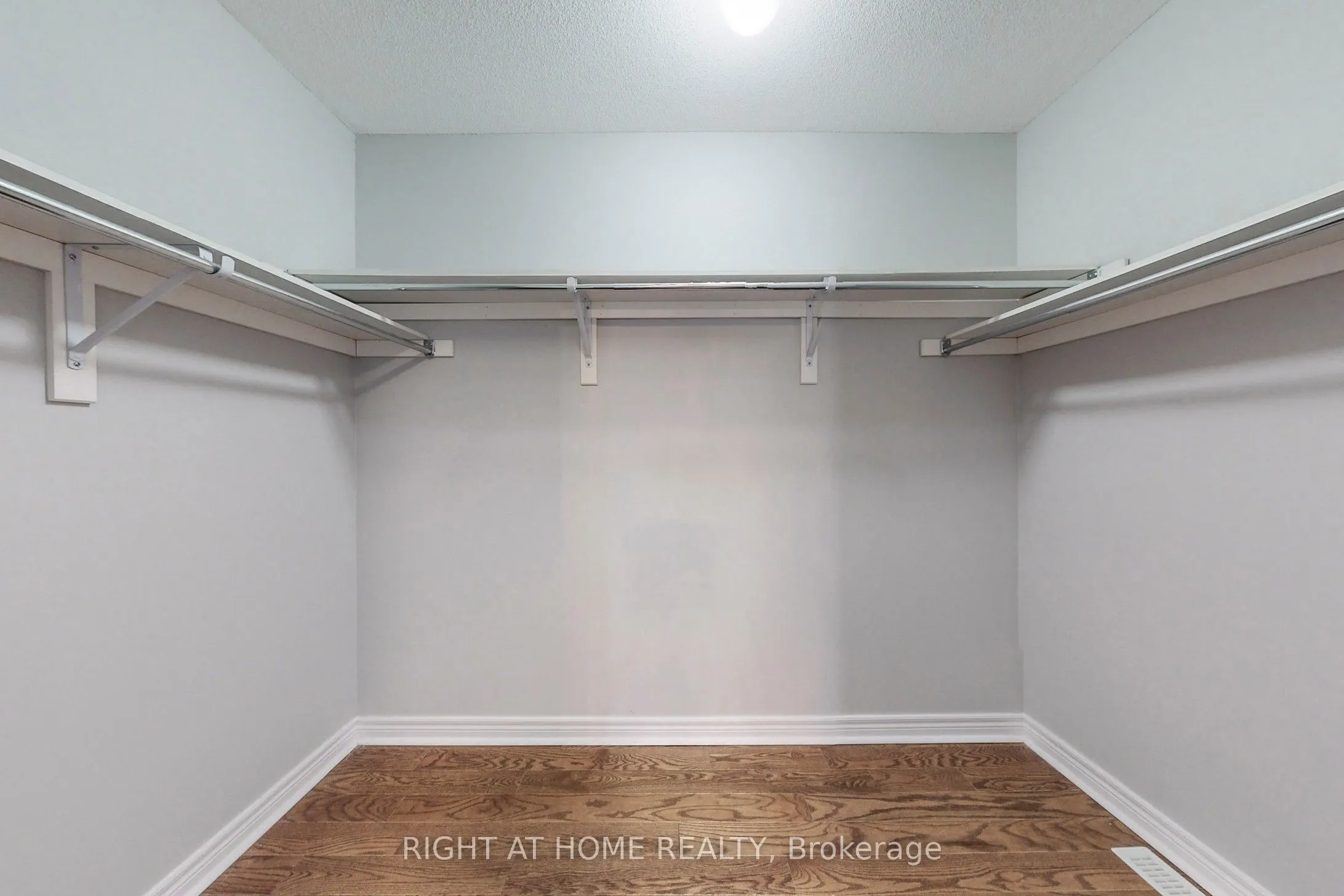 90 Maplebank Crescent, #Main, 2nd Floor