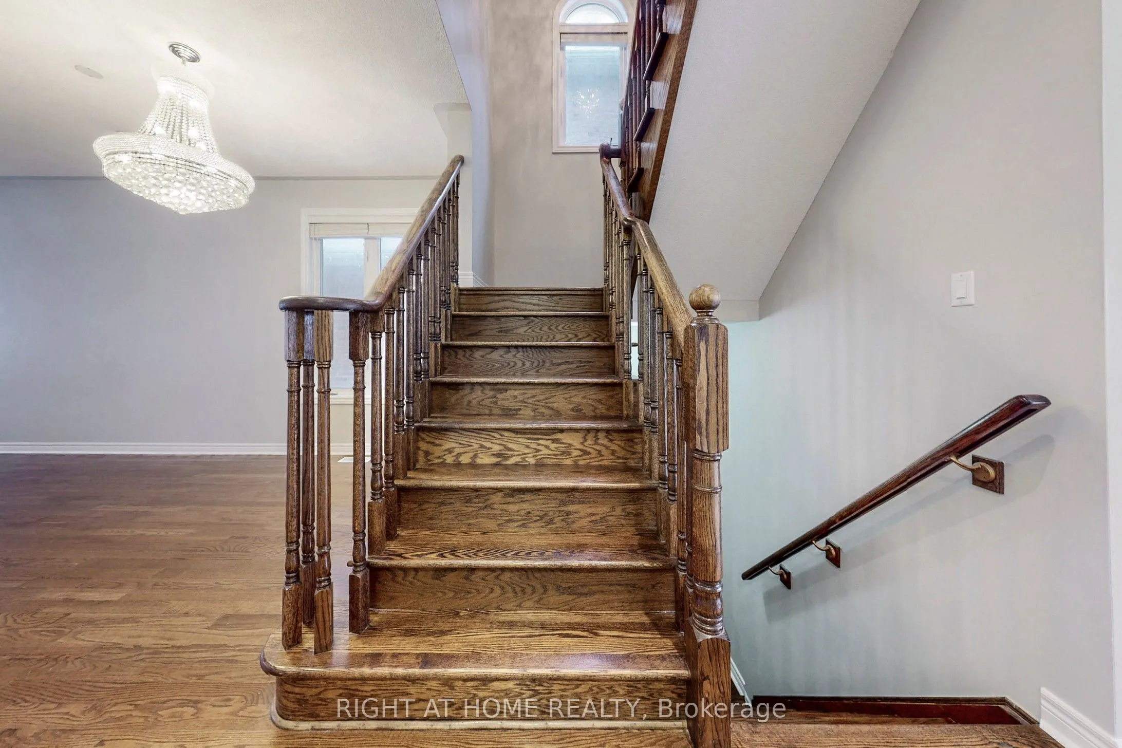 90 Maplebank Crescent, #Main, 2nd Floor