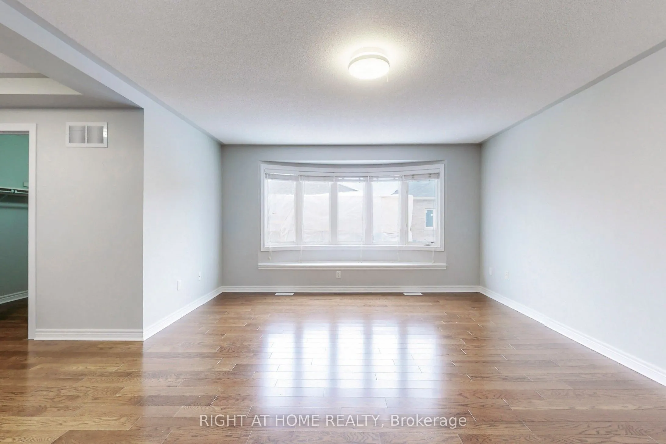 90 Maplebank Crescent, #Main, 2nd Floor