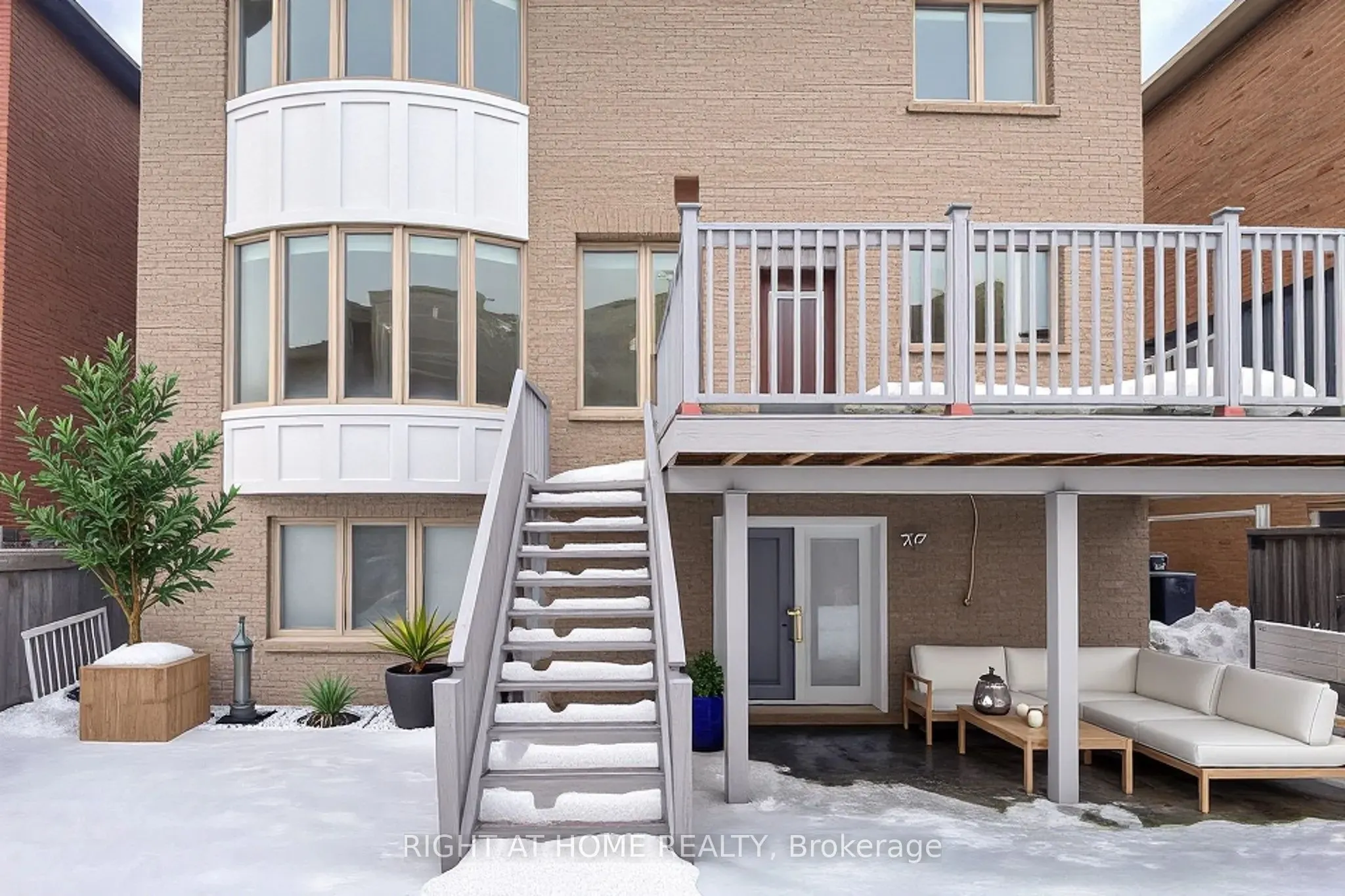 90 Maplebank Crescent, #Main, 2nd Floor