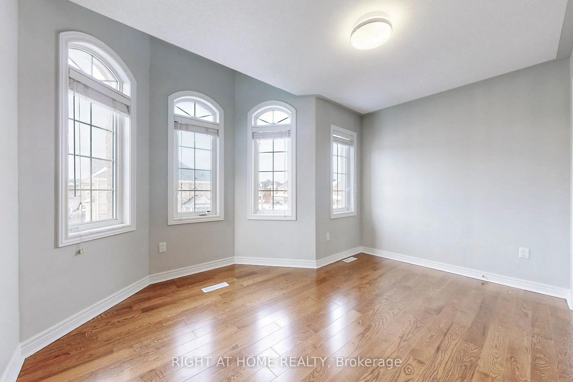 90 Maplebank Crescent, #Main, 2nd Floor