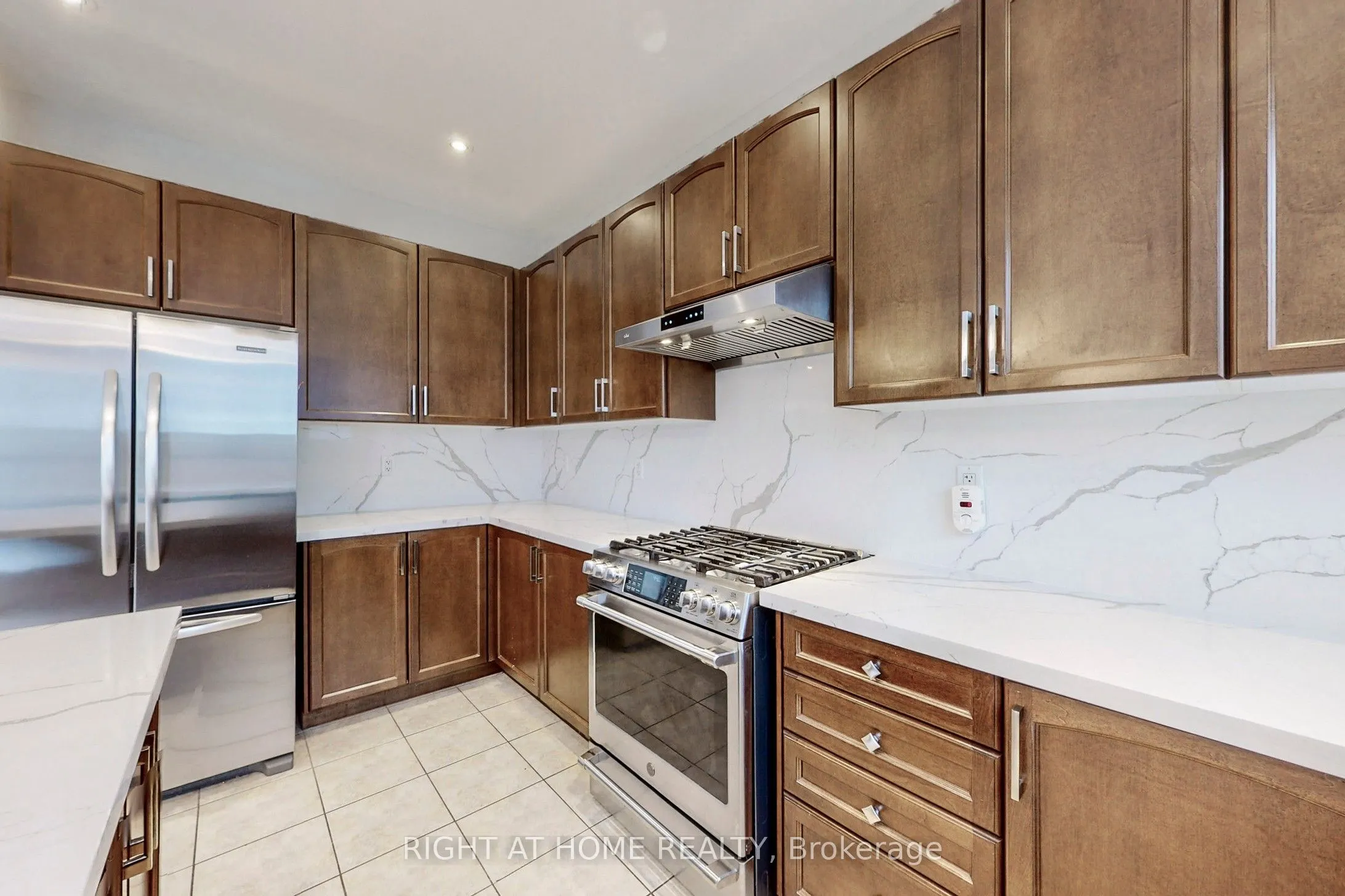 90 Maplebank Crescent, #Main, 2nd Floor