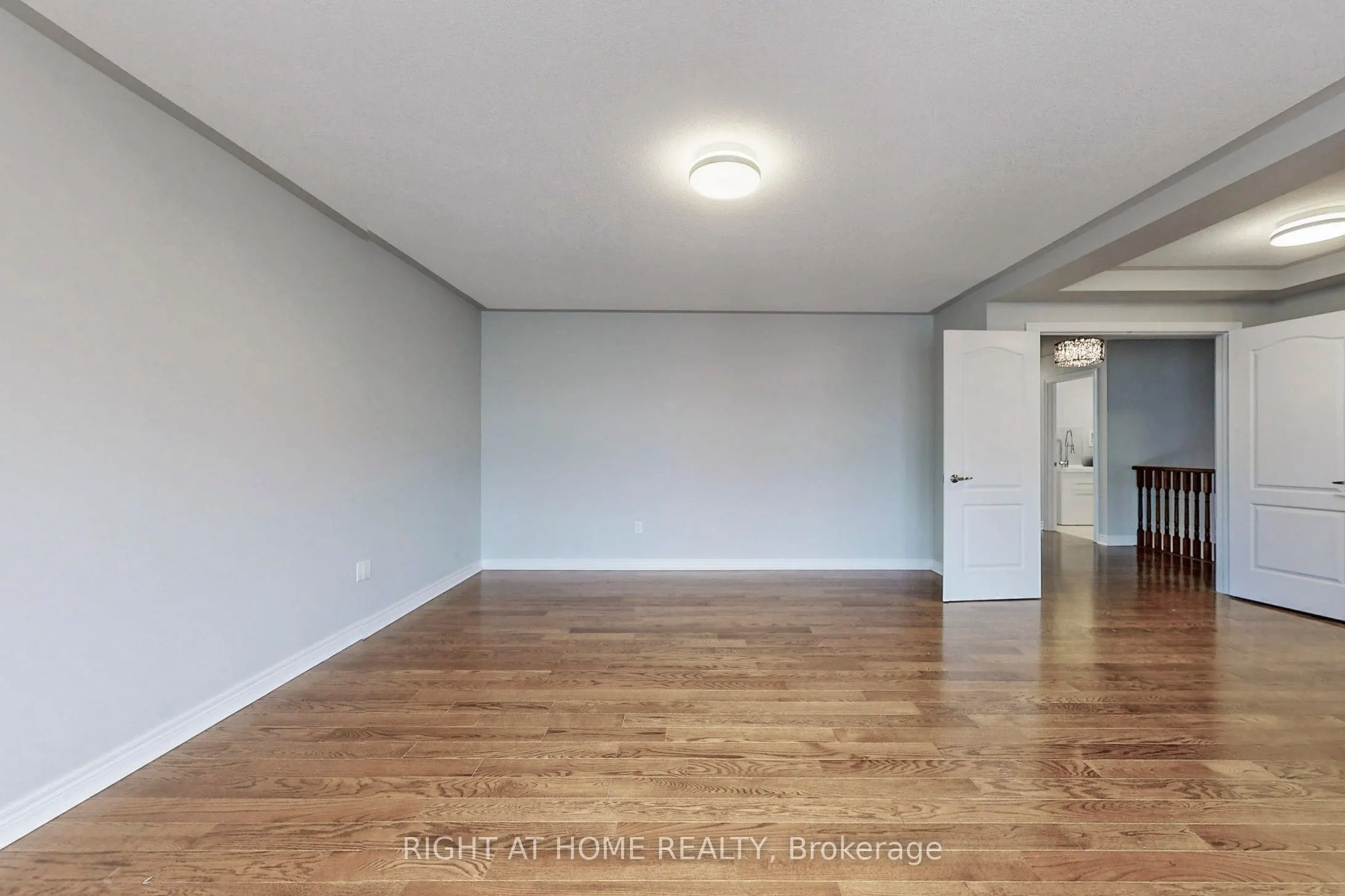 90 Maplebank Crescent, #Main, 2nd Floor