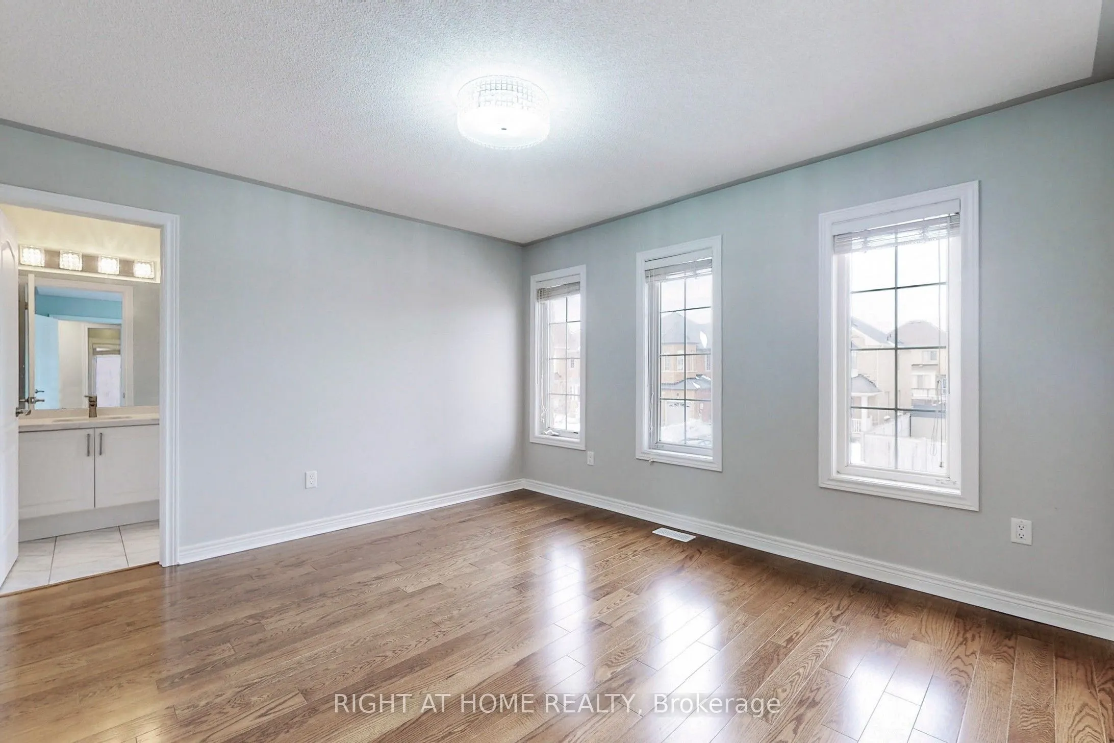 90 Maplebank Crescent, #Main, 2nd Floor