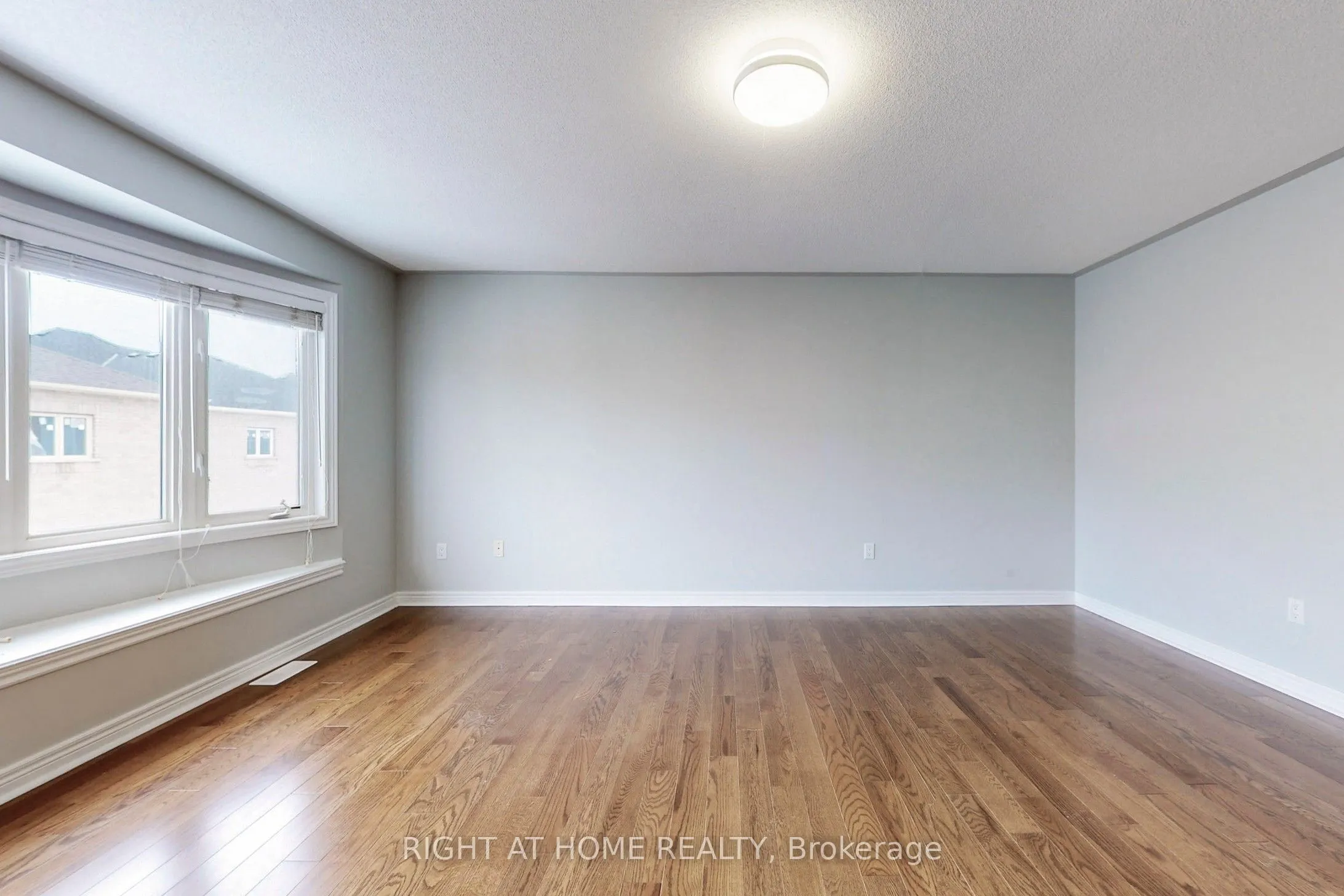 90 Maplebank Crescent, #Main, 2nd Floor