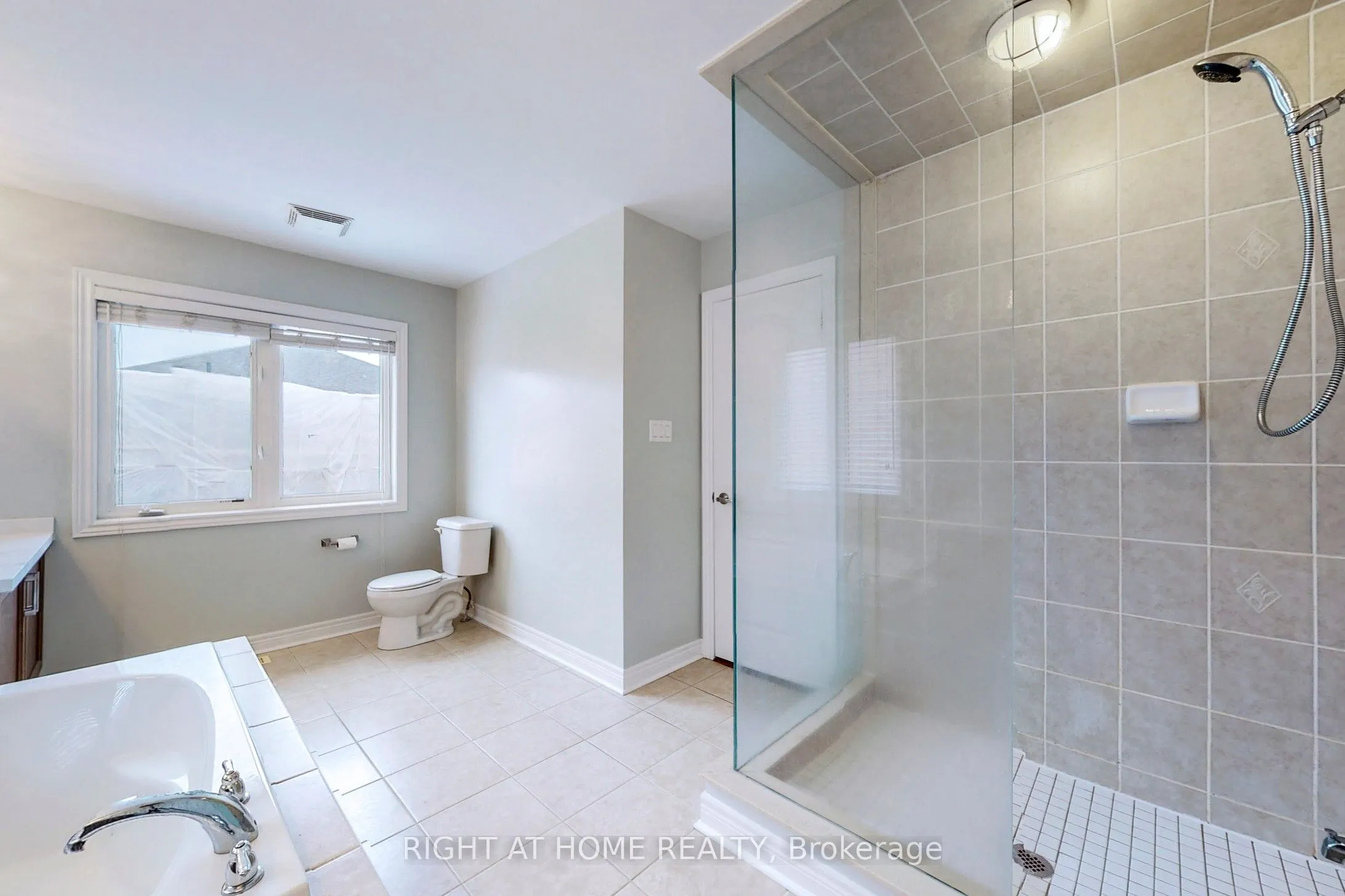 90 Maplebank Crescent, #Main, 2nd Floor