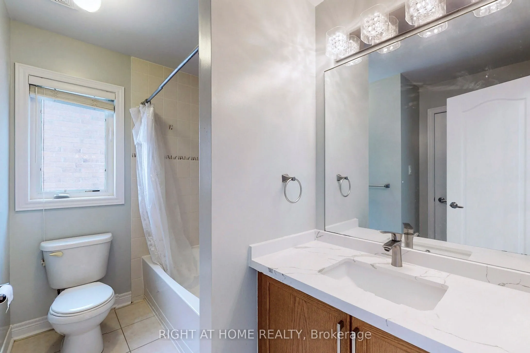 90 Maplebank Crescent, #Main, 2nd Floor