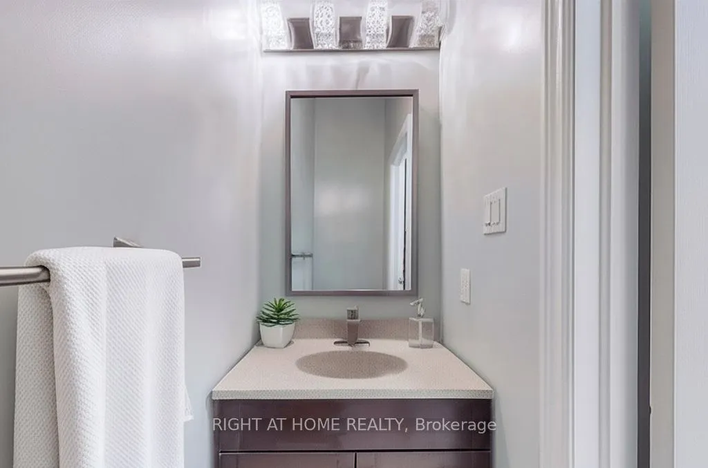 90 Maplebank Crescent, #Main, 2nd Floor