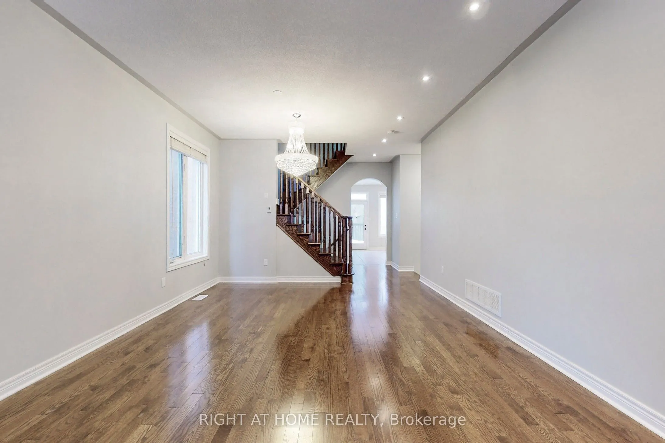 90 Maplebank Crescent, #Main, 2nd Floor