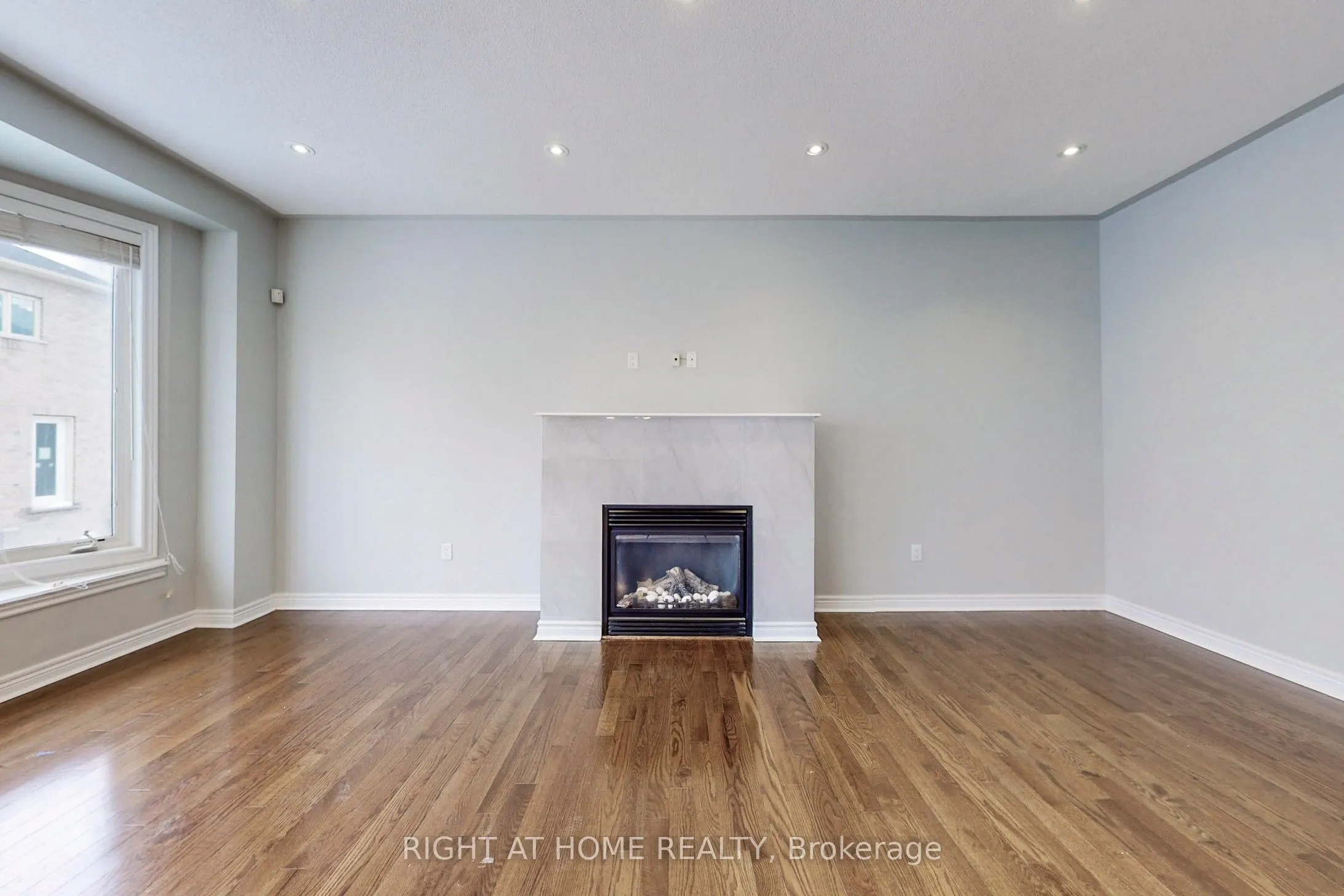 90 Maplebank Crescent, #Main, 2nd Floor