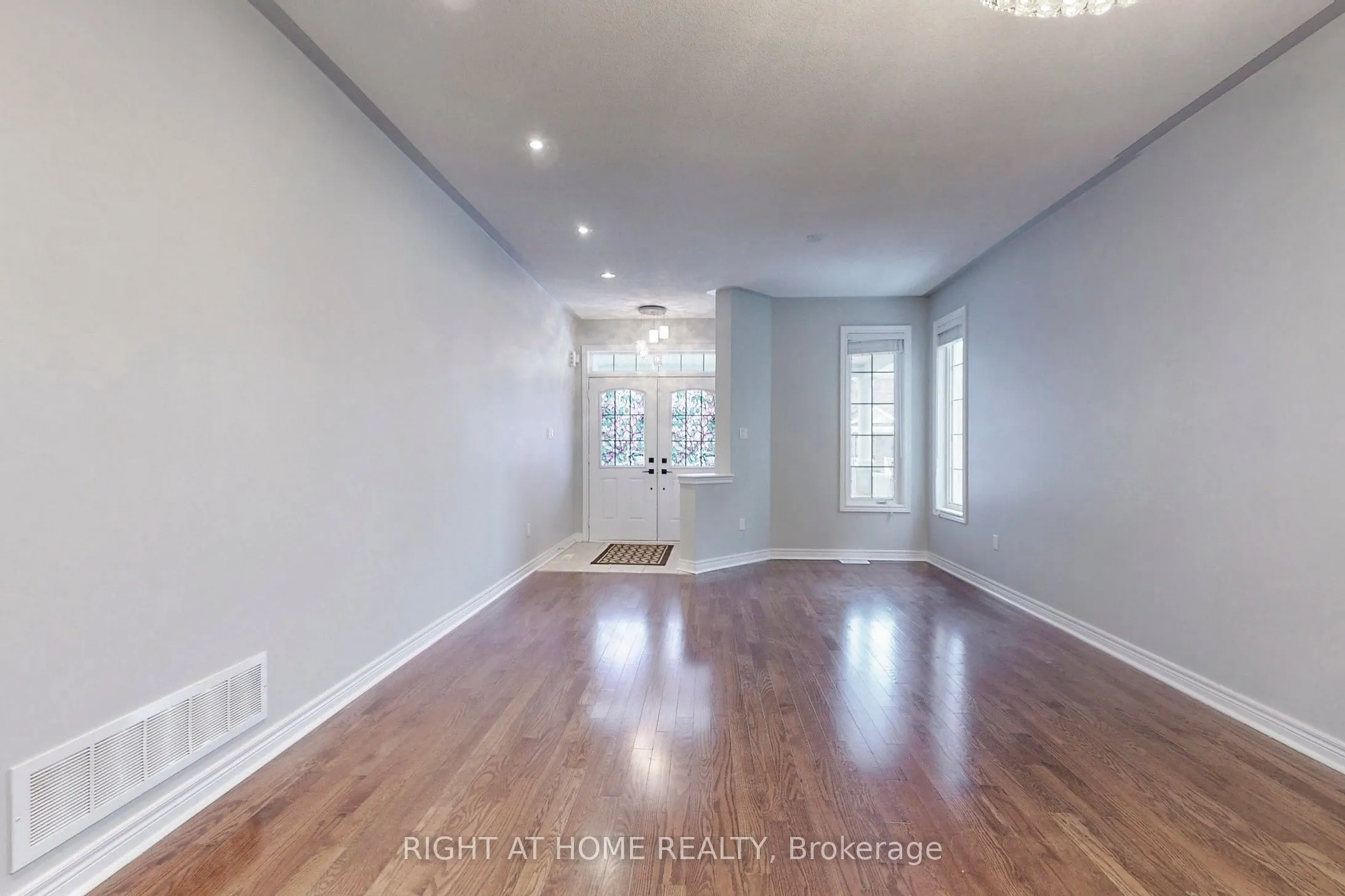 90 Maplebank Crescent, #Main, 2nd Floor