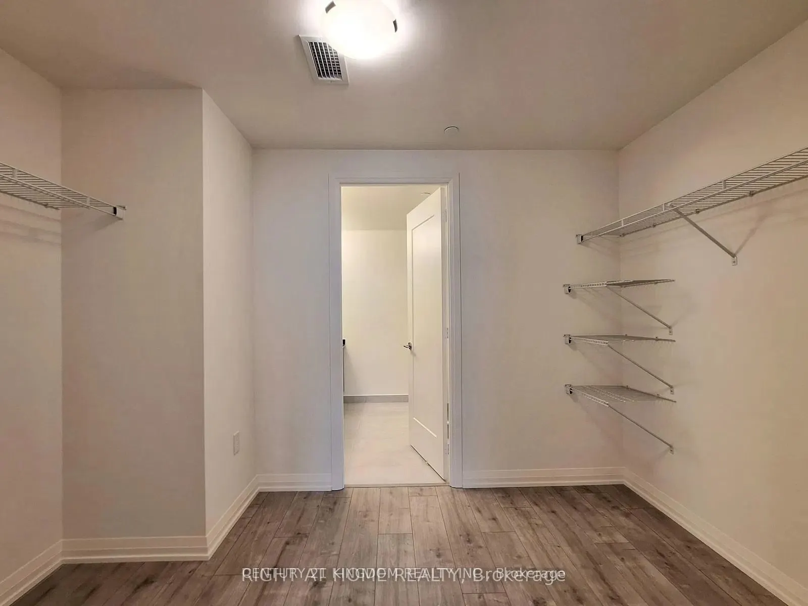 8960 Jane Street, #434