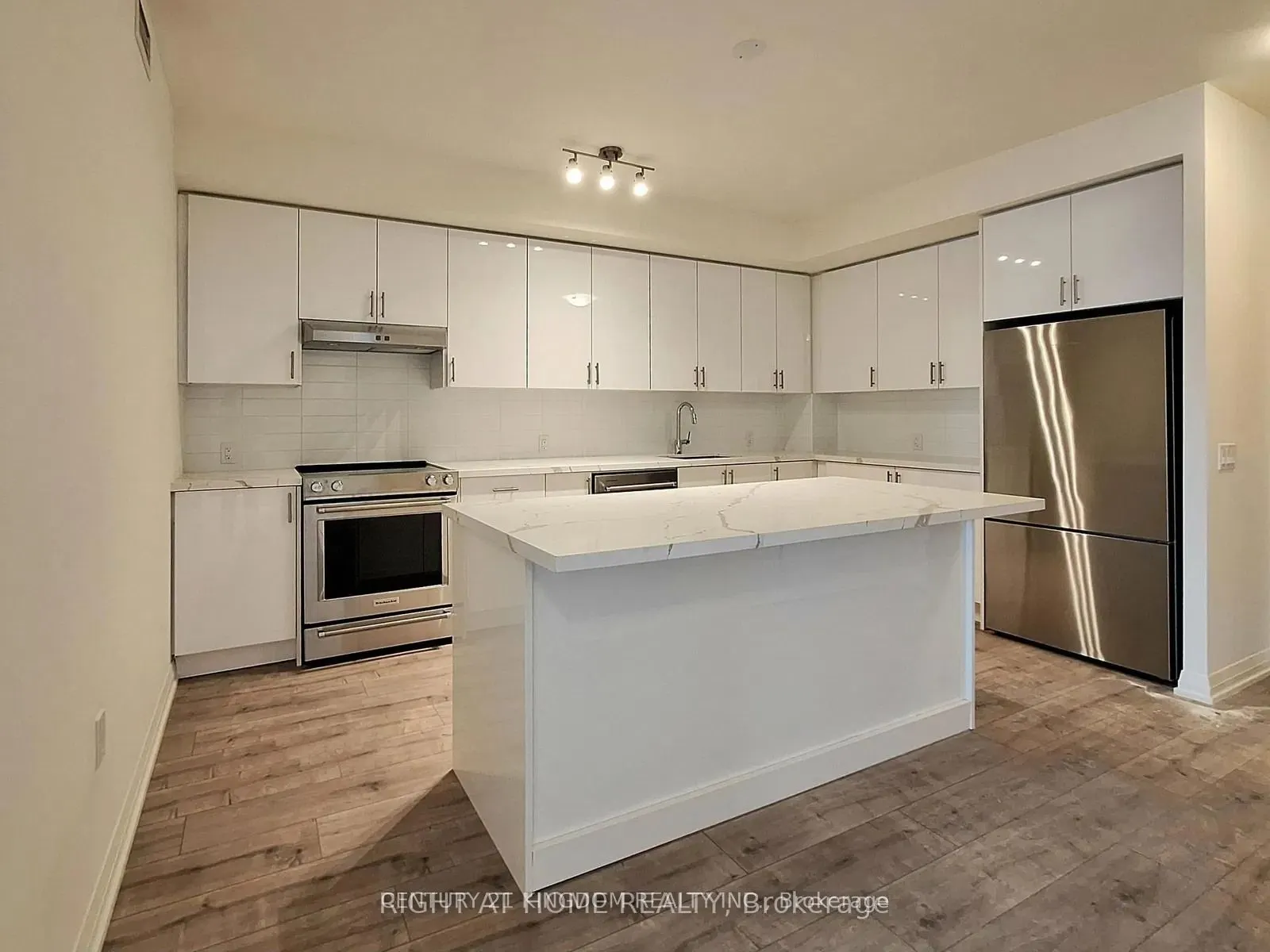 8960 Jane Street, #434