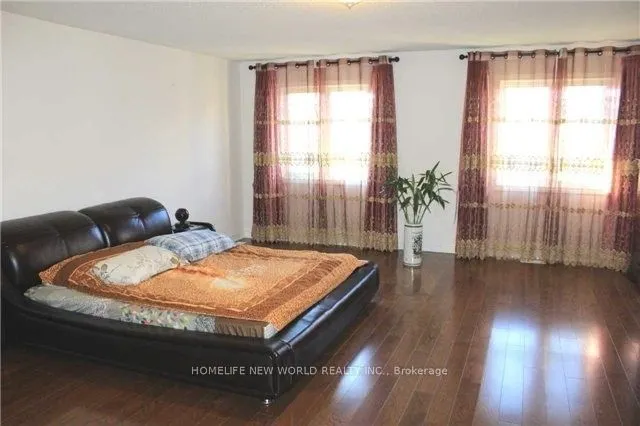 64 Thomas Foster Street