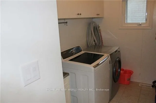 64 Thomas Foster Street