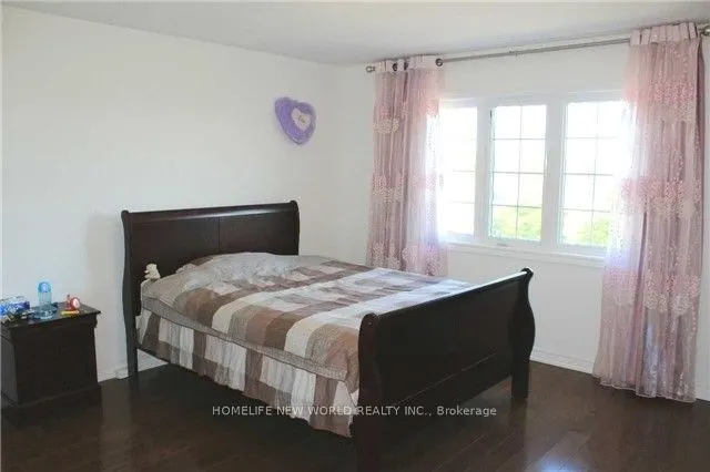 64 Thomas Foster Street