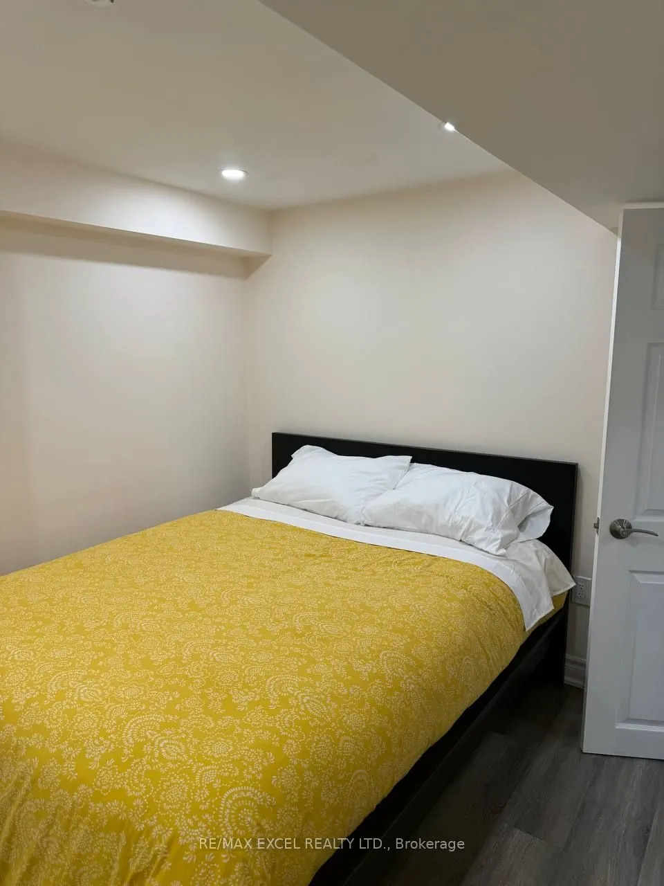 106 Stephenson Crescent, #BASEMENT