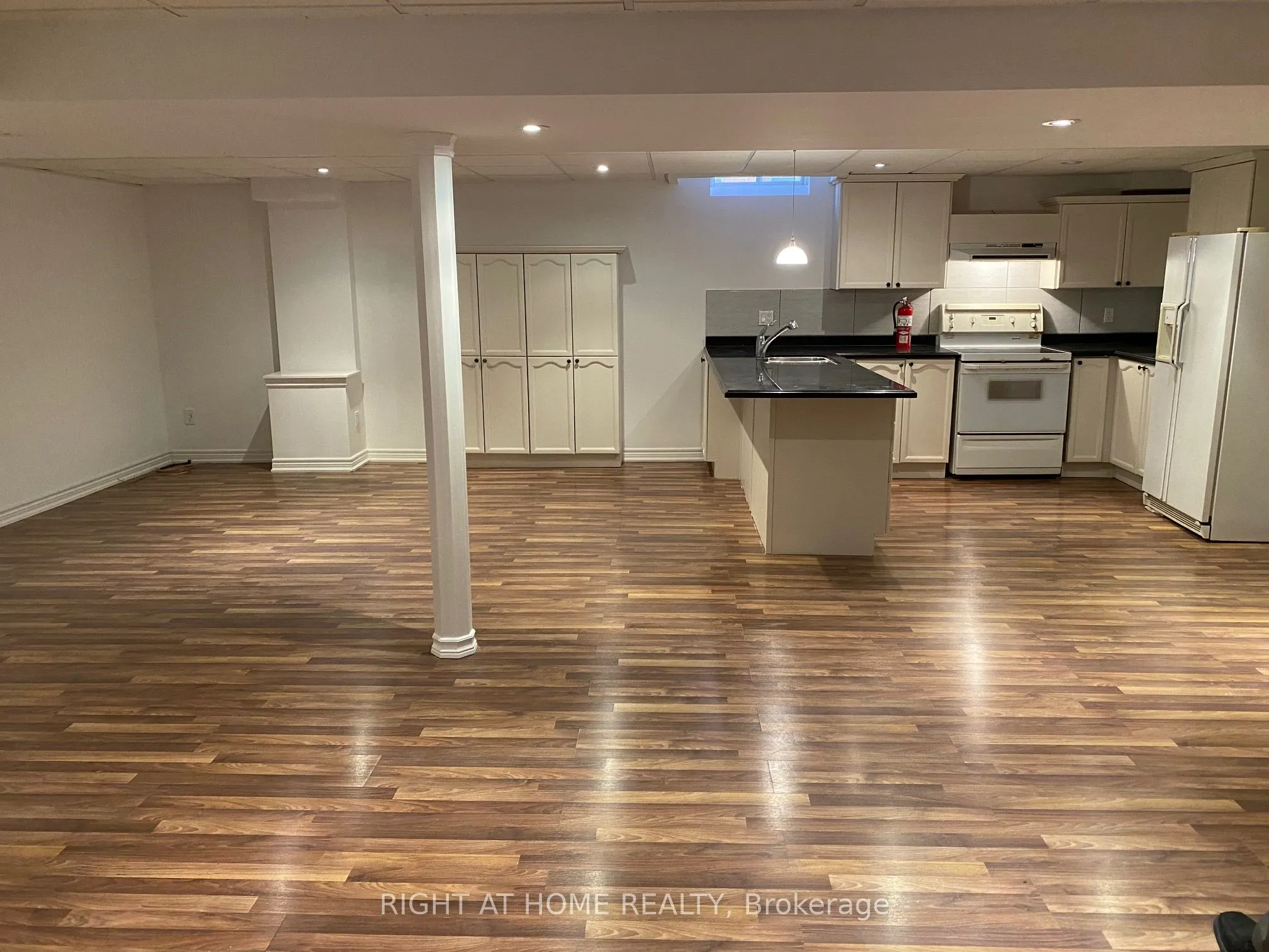 198 novaview Crescent, #basement