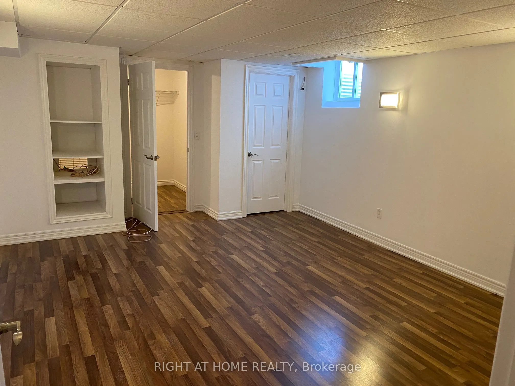 198 novaview Crescent, #basement