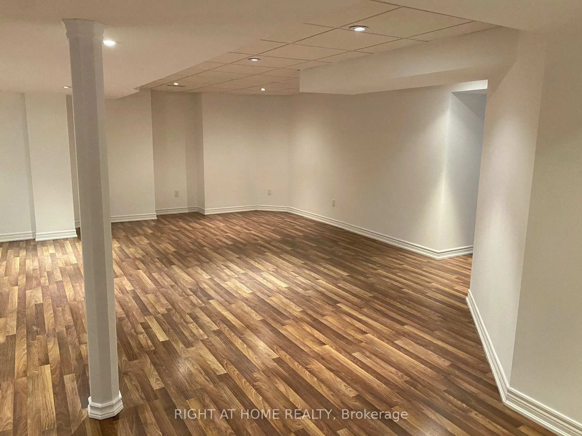 198 novaview Crescent, #basement