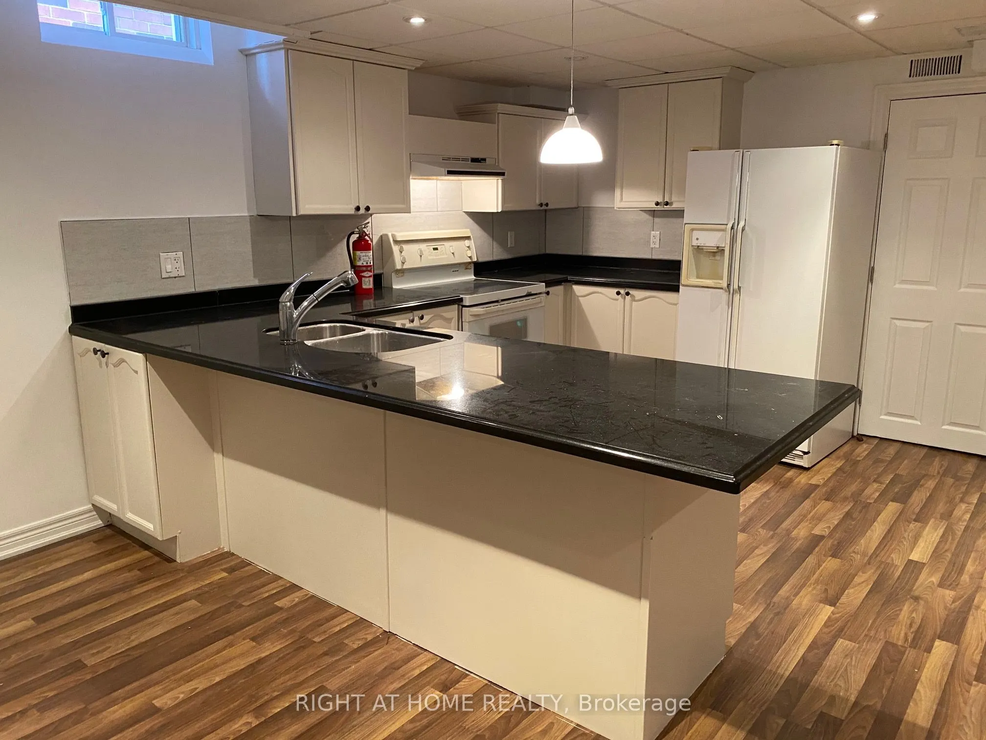 198 novaview Crescent, #basement