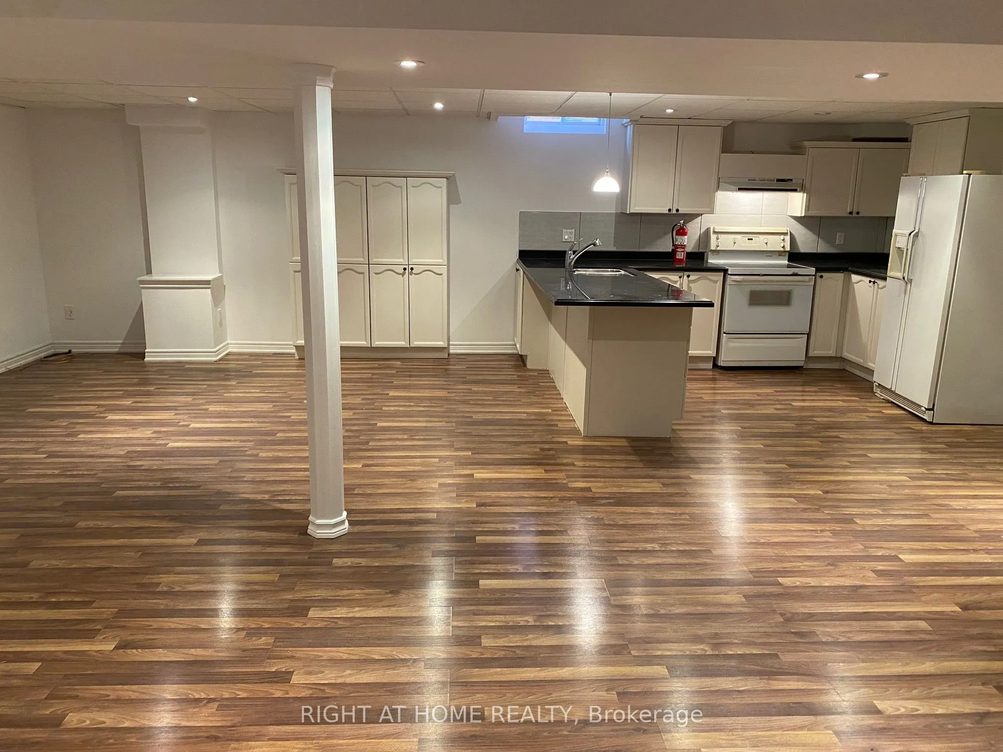 198 novaview Crescent, #basement