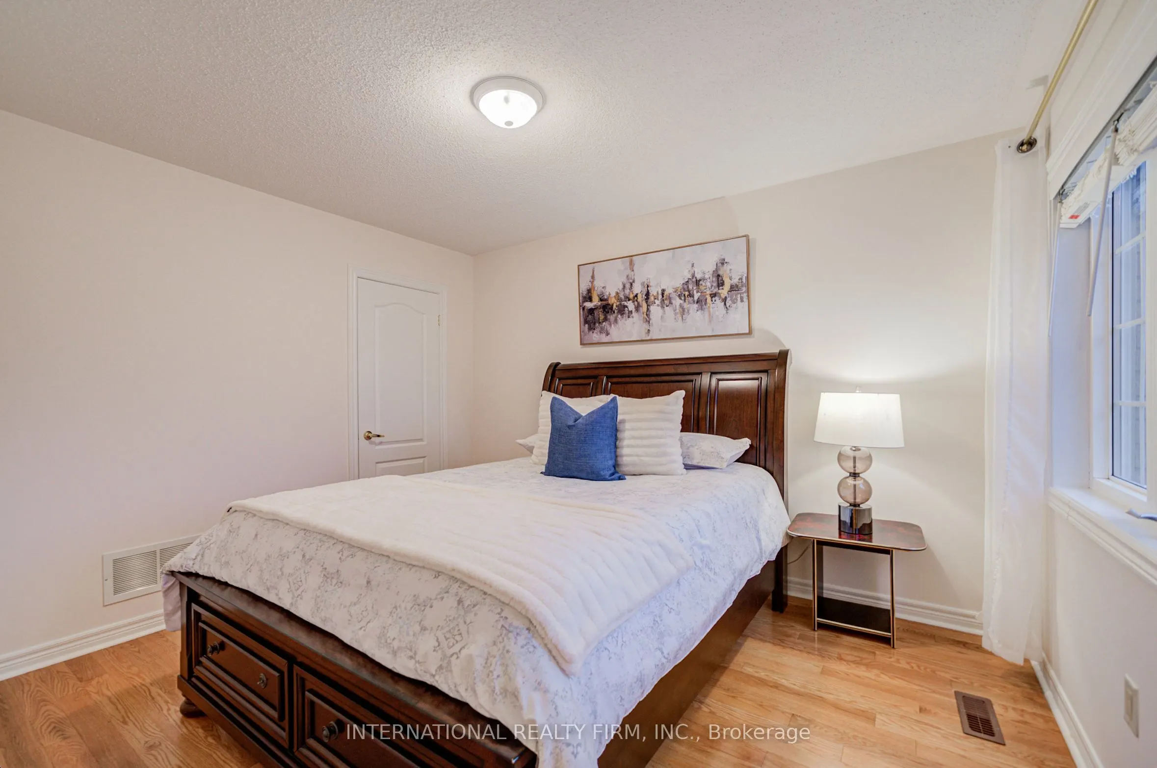 77 Saint James Avenue