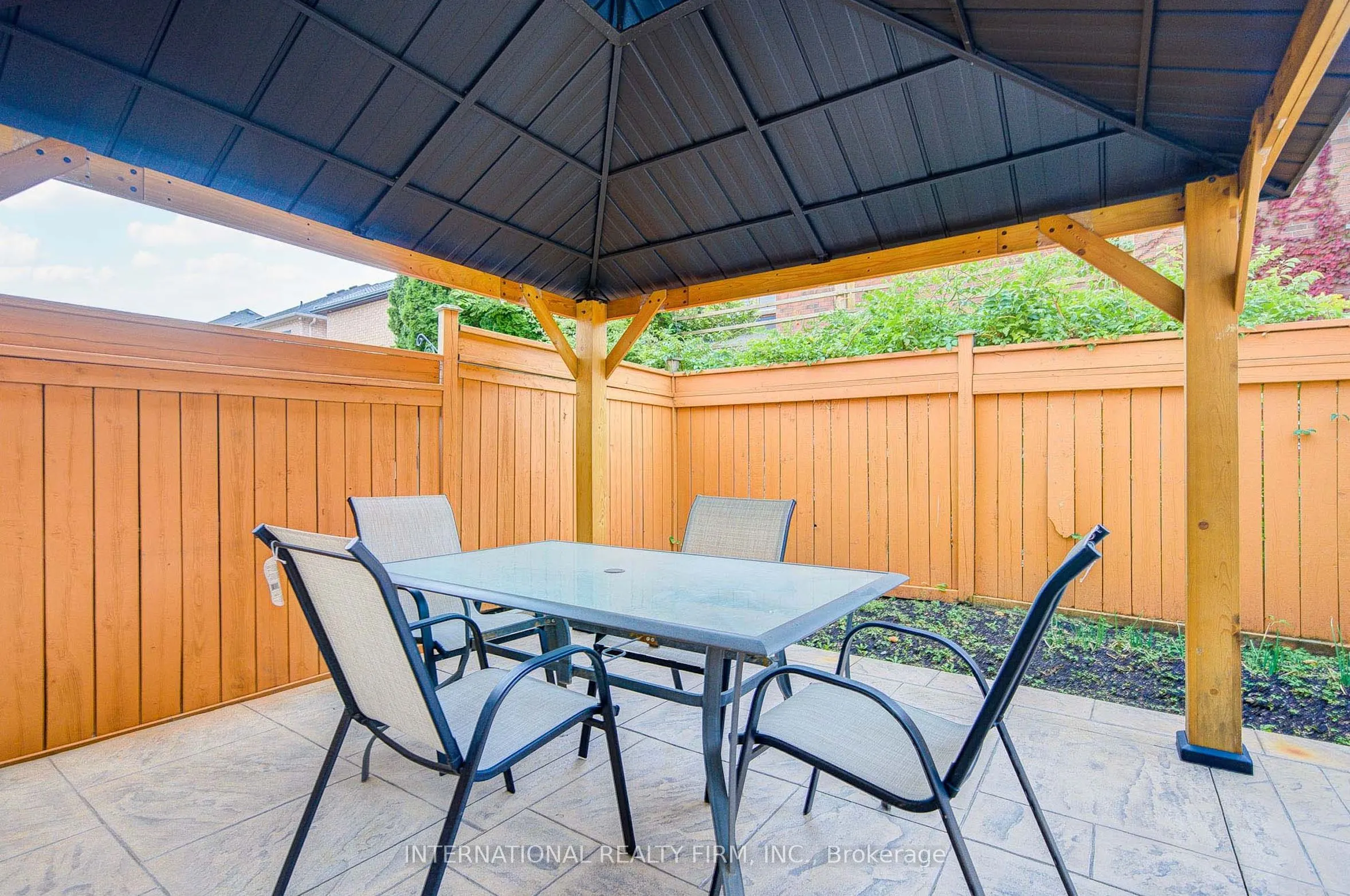 77 Saint James Avenue