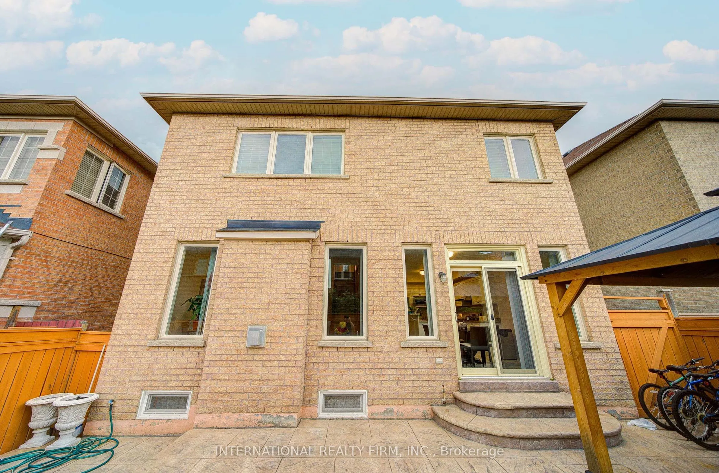 77 Saint James Avenue