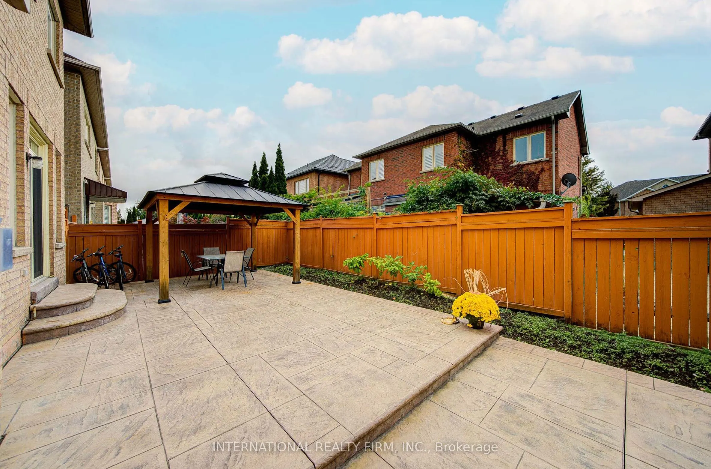 77 Saint James Avenue