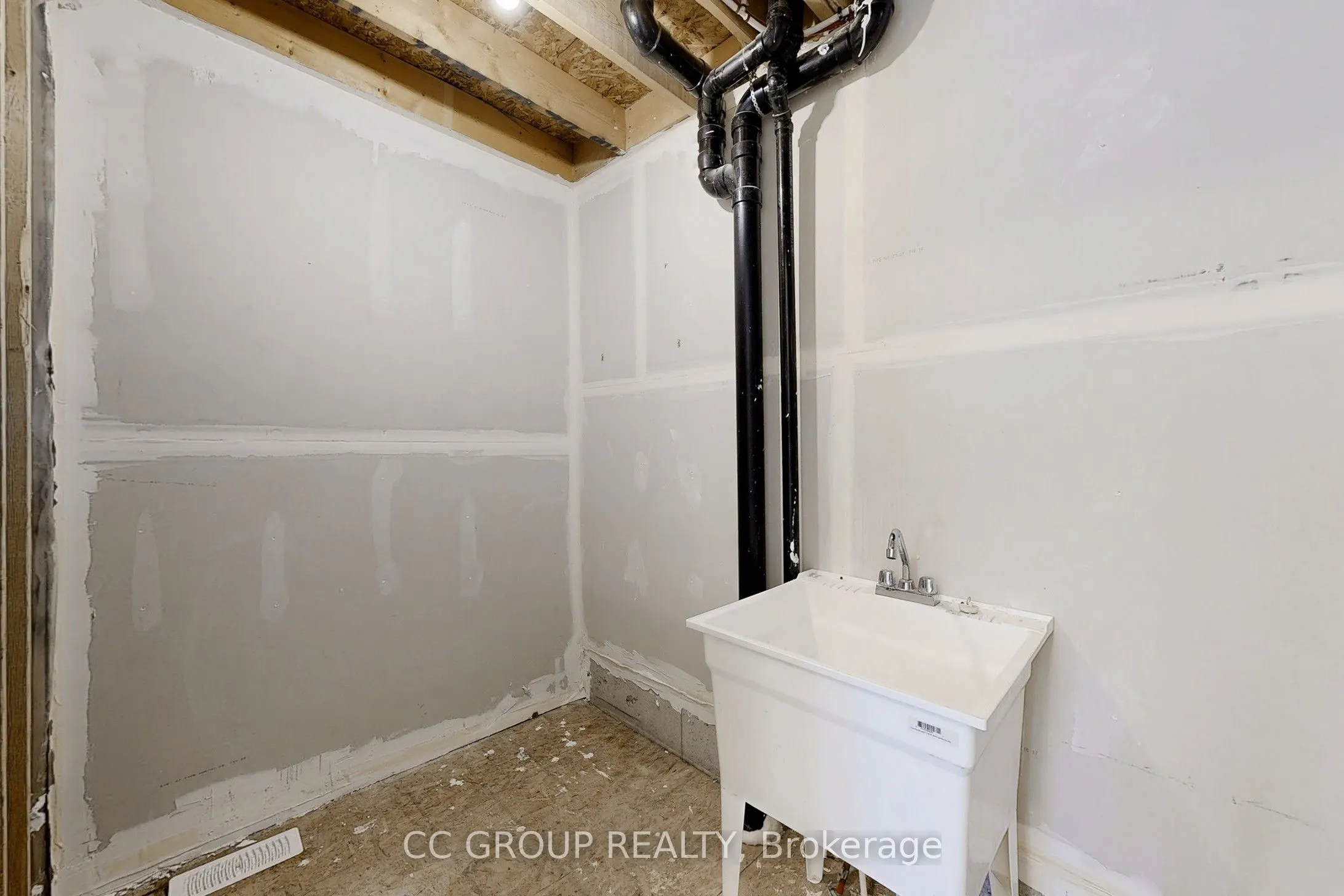 30 Thomas Frisby Jr Crescent