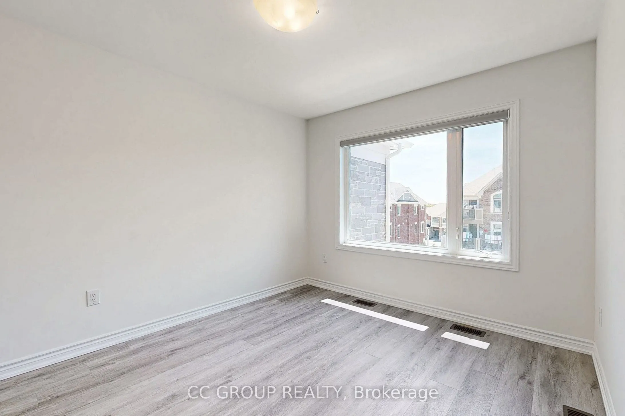 30 Thomas Frisby Jr Crescent