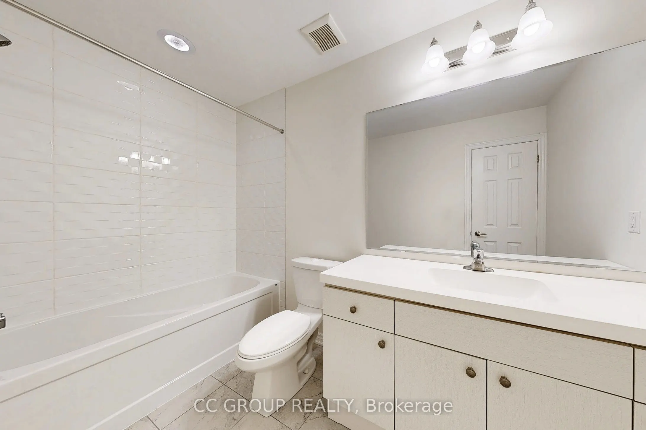 30 Thomas Frisby Jr Crescent