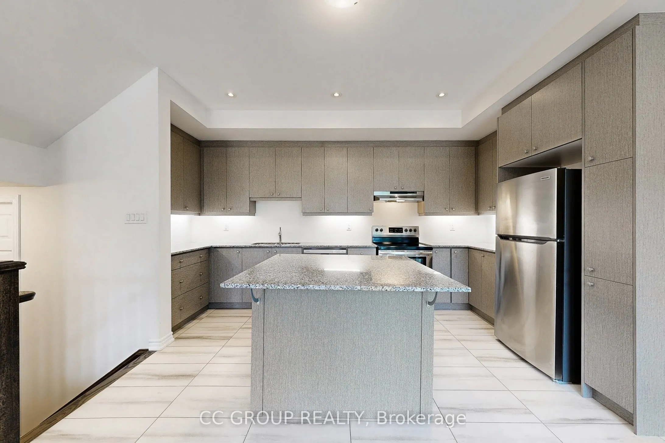 30 Thomas Frisby Jr Crescent