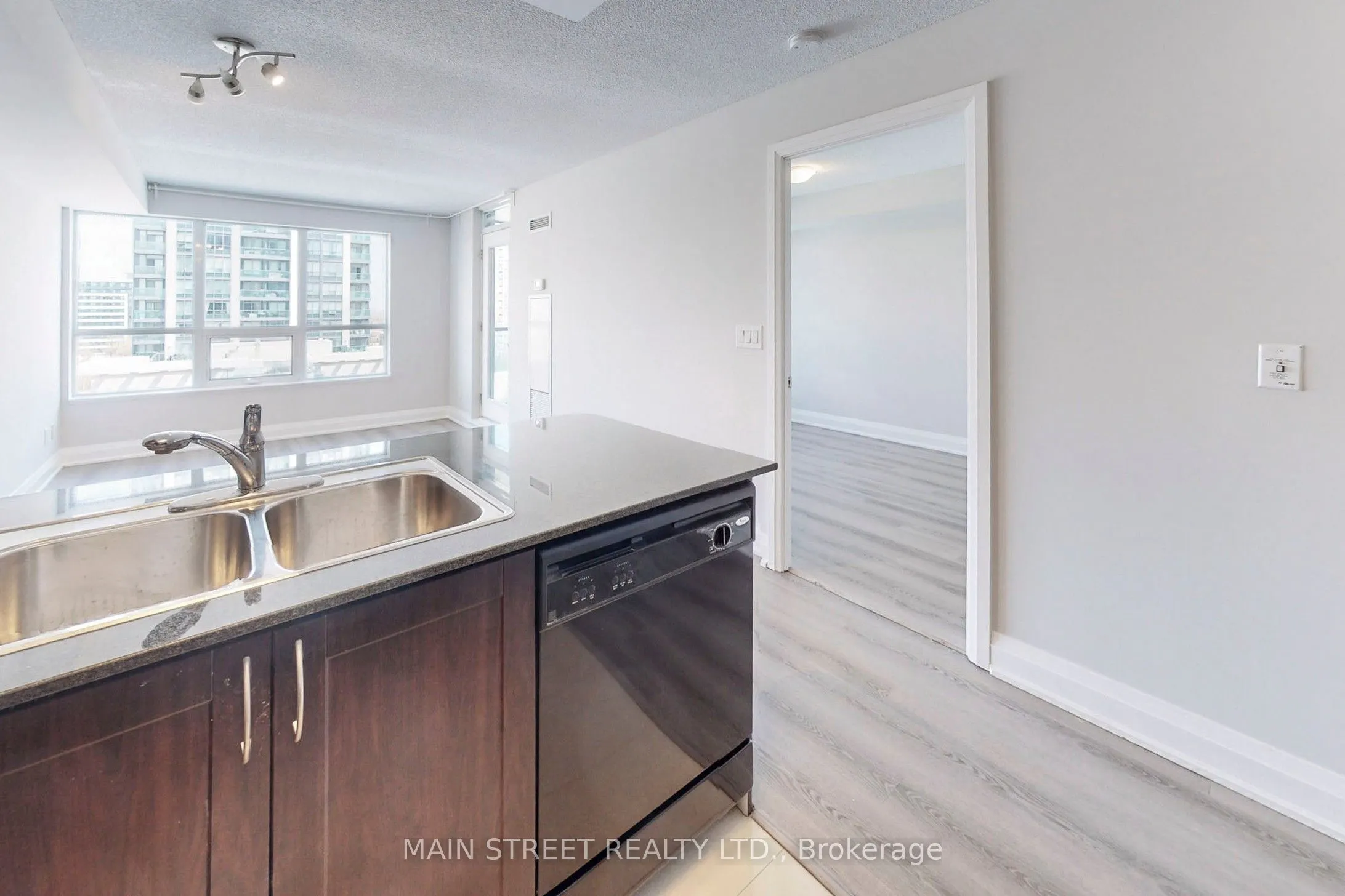 30 North Park Road, #903