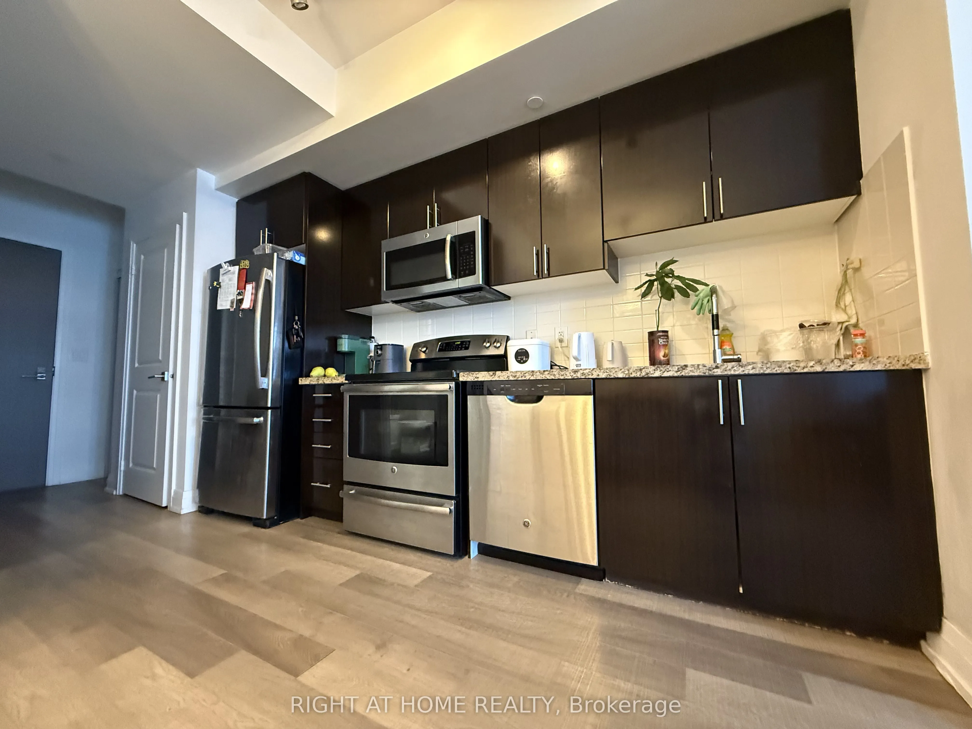 7167 Yonge Street, #Ph307