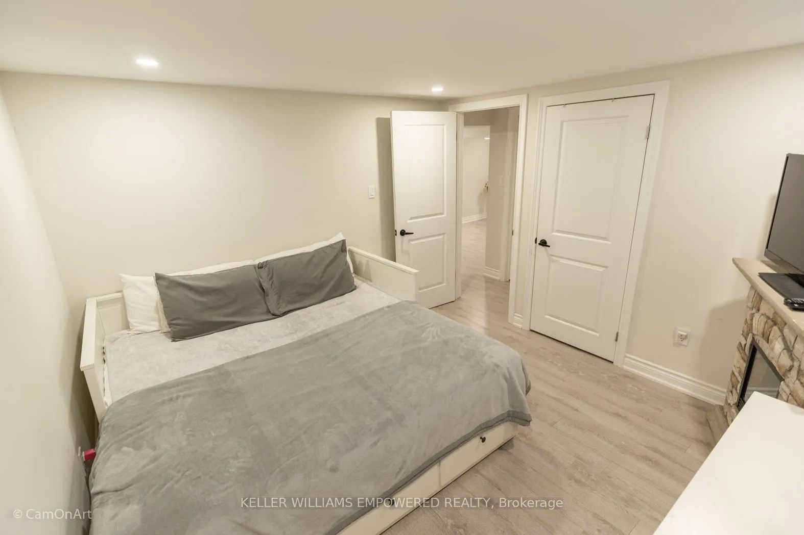 333 Paliser Crescent S