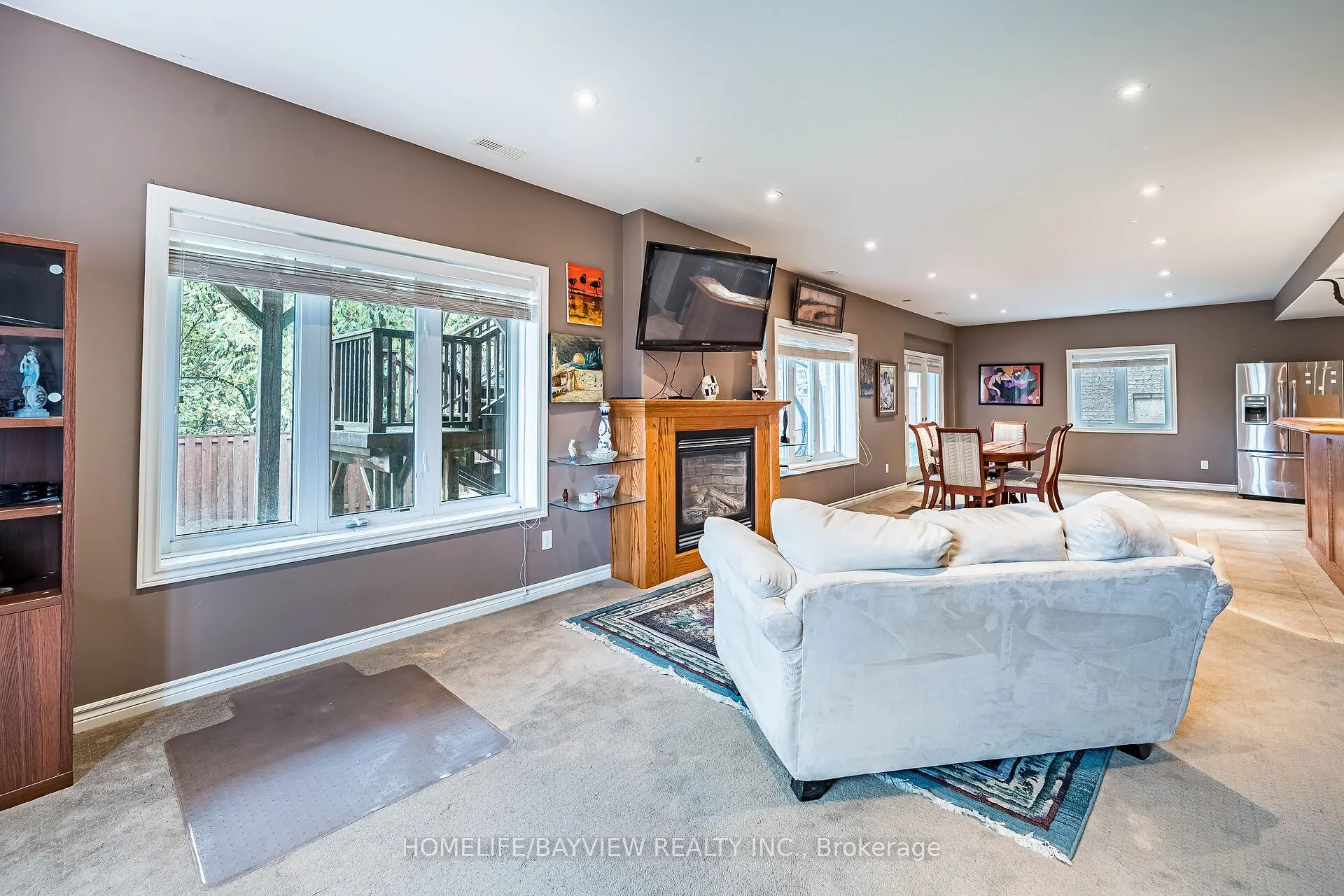 202 John Street W