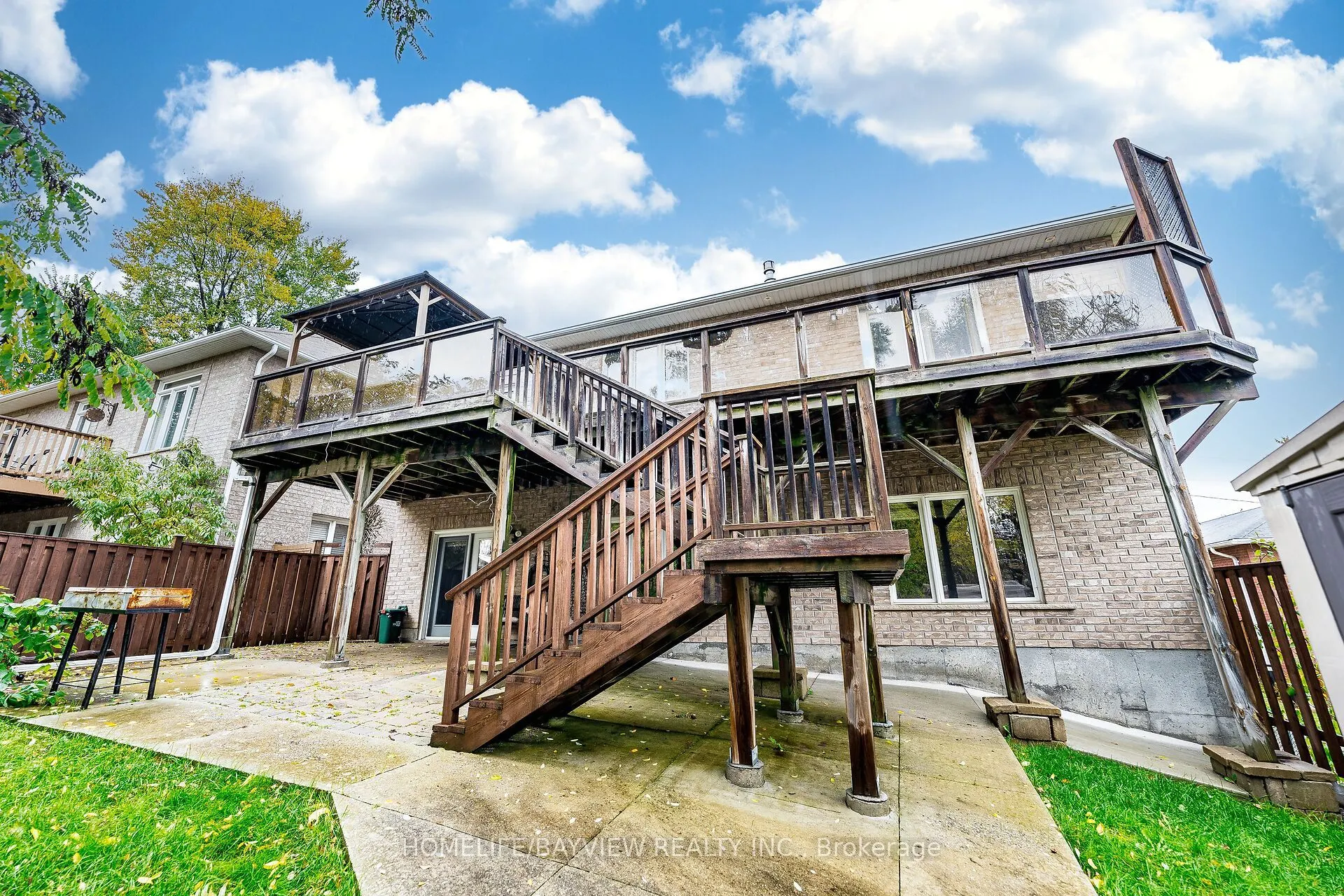 202 John Street W