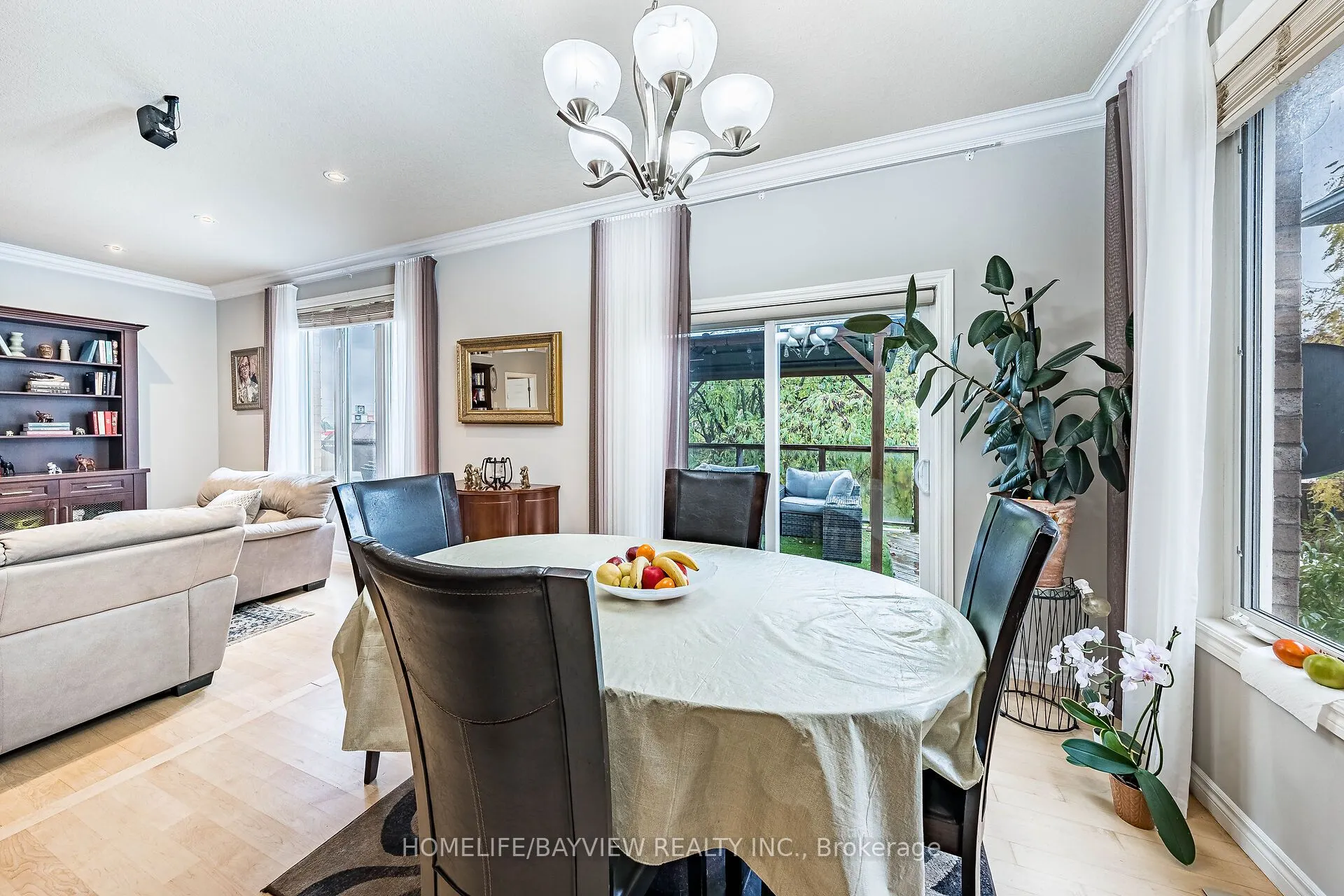 202 John Street W