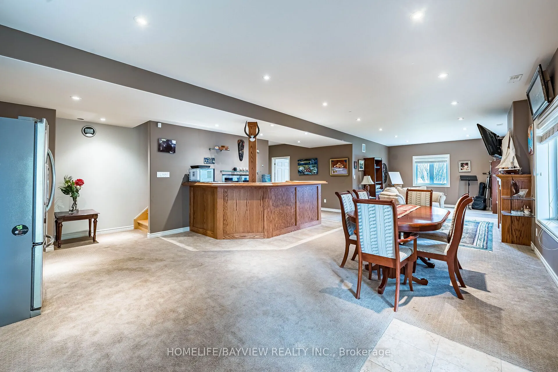 202 John Street W