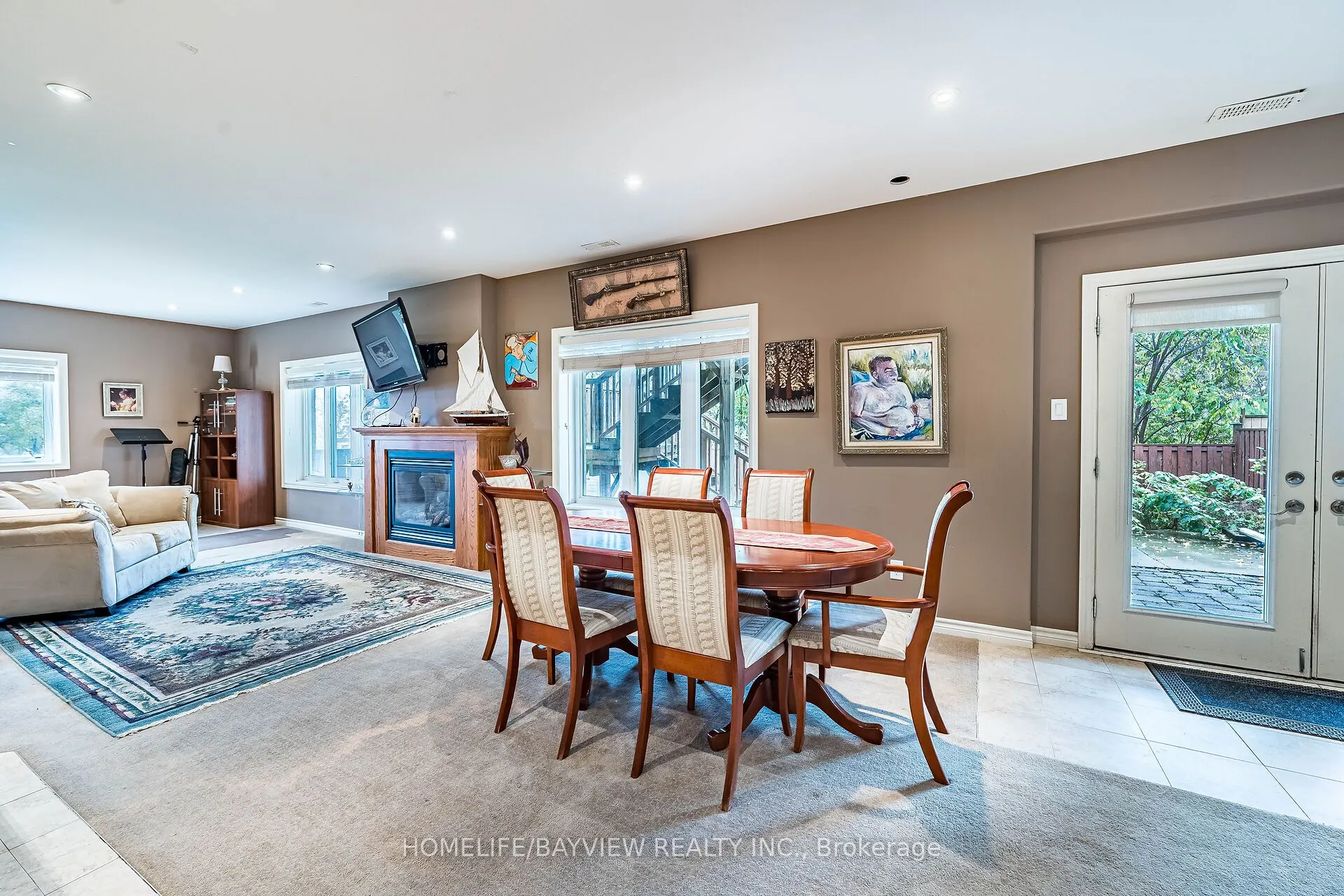 202 John Street W