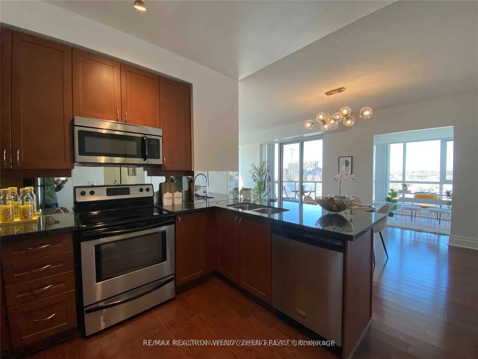 1 Upper Duke Crescent, #609